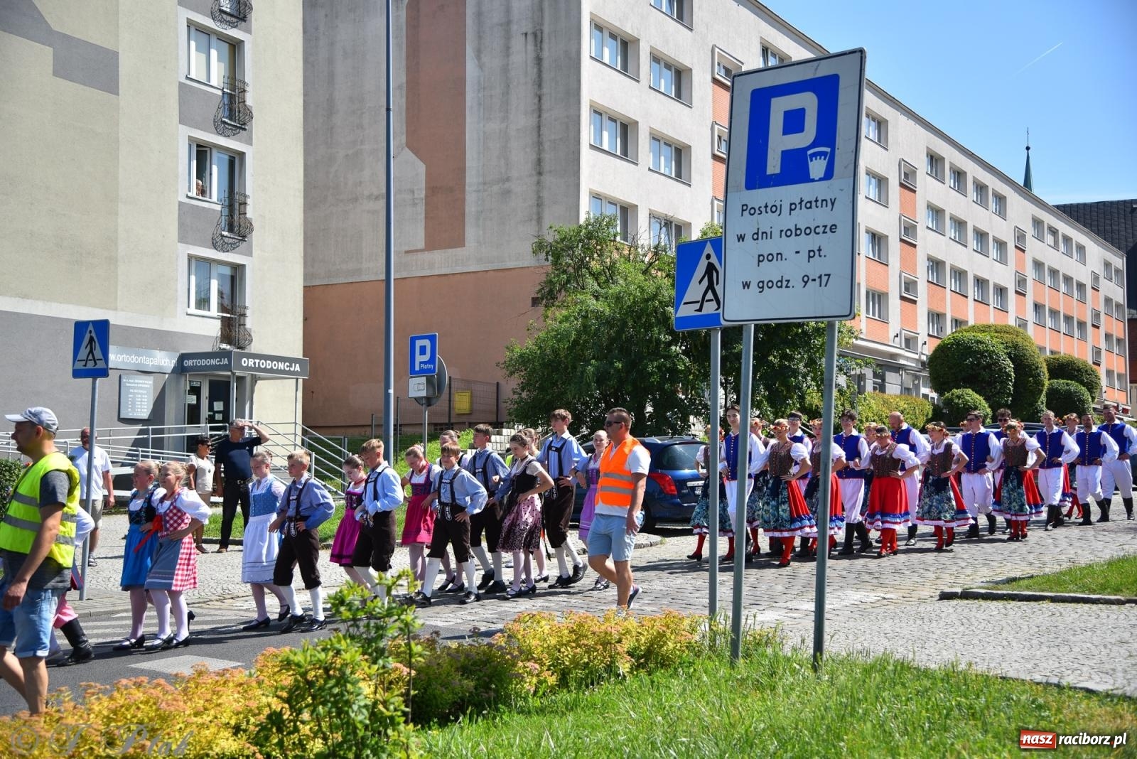 Zdjęcie w galerii na portalu naszraciborz.pl: Śląska mozaika na zamku. Korowód i barwy kultur na dziedzińcu Piastów wiadomości z regionu