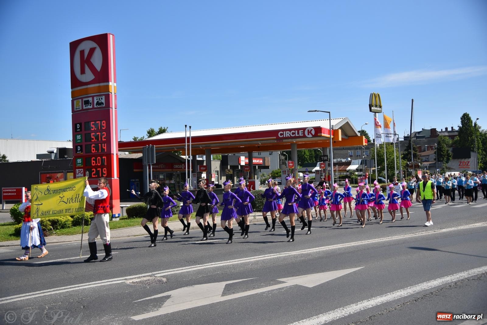 Zdjęcie w galerii na portalu naszraciborz.pl: Śląska mozaika na zamku. Korowód i barwy kultur na dziedzińcu Piastów wiadomości z regionu