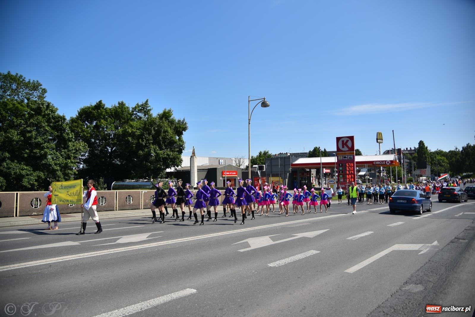 Zdjęcie w galerii na portalu naszraciborz.pl: Śląska mozaika na zamku. Korowód i barwy kultur na dziedzińcu Piastów wiadomości z regionu