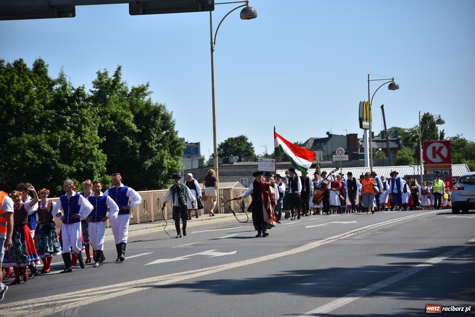 Zdjęcie w galerii na portalu naszraciborz.pl: Śląska mozaika na zamku. Korowód i barwy kultur na dziedzińcu Piastów wiadomości z regionu