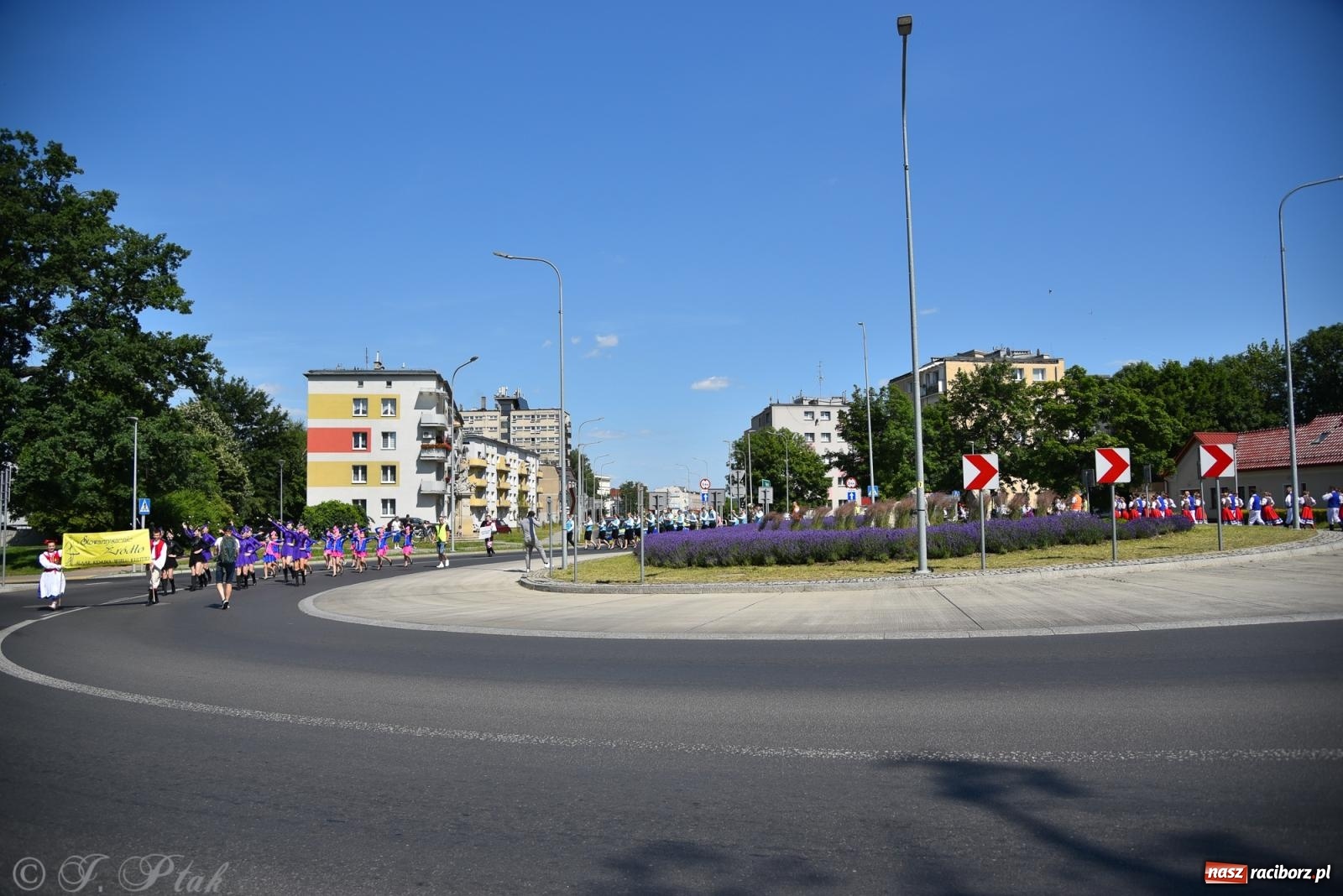 Zdjęcie w galerii na portalu naszraciborz.pl: Śląska mozaika na zamku. Korowód i barwy kultur na dziedzińcu Piastów wiadomości z regionu