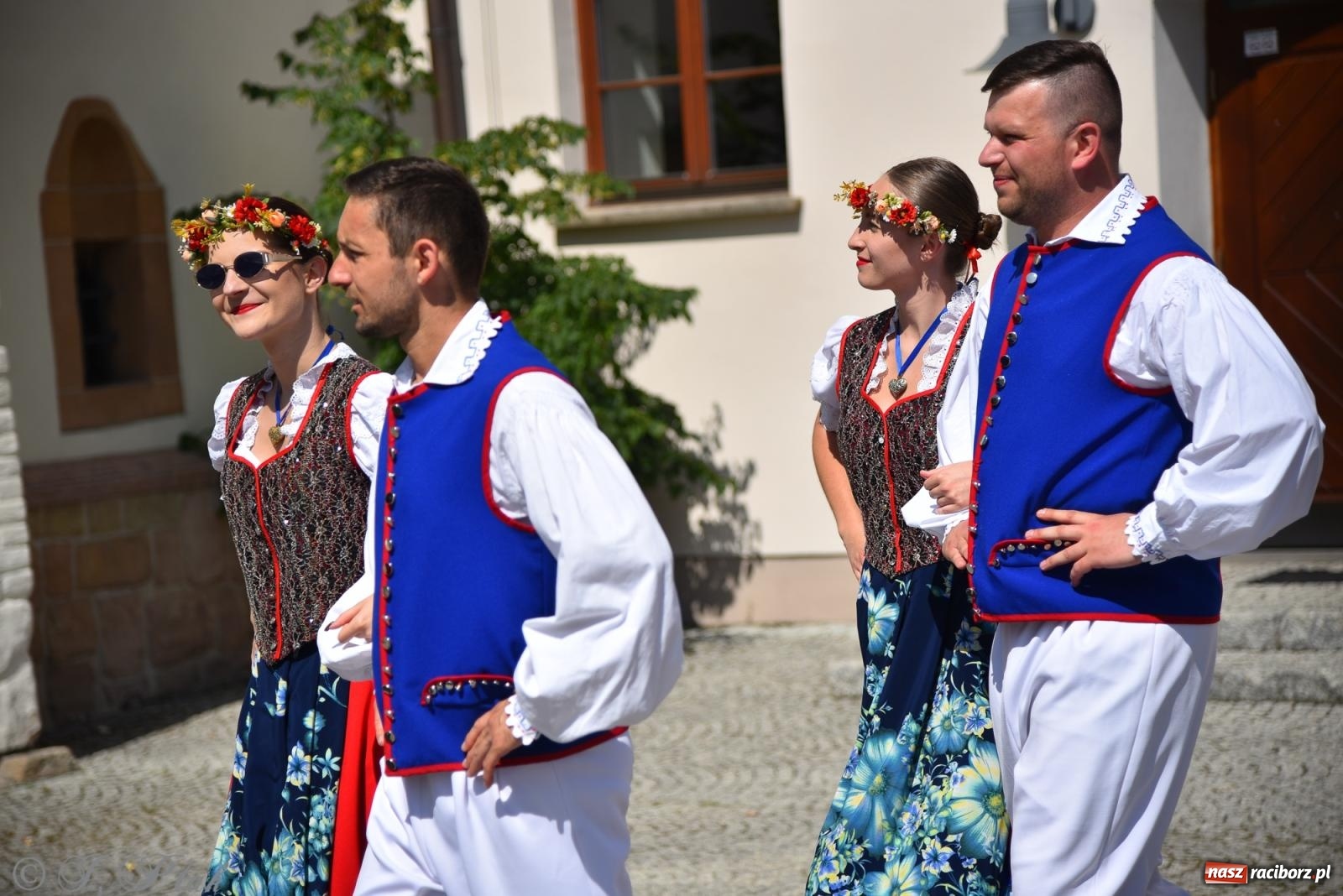 Zdjęcie w galerii na portalu naszraciborz.pl: Śląska mozaika na zamku. Korowód i barwy kultur na dziedzińcu Piastów wiadomości z regionu