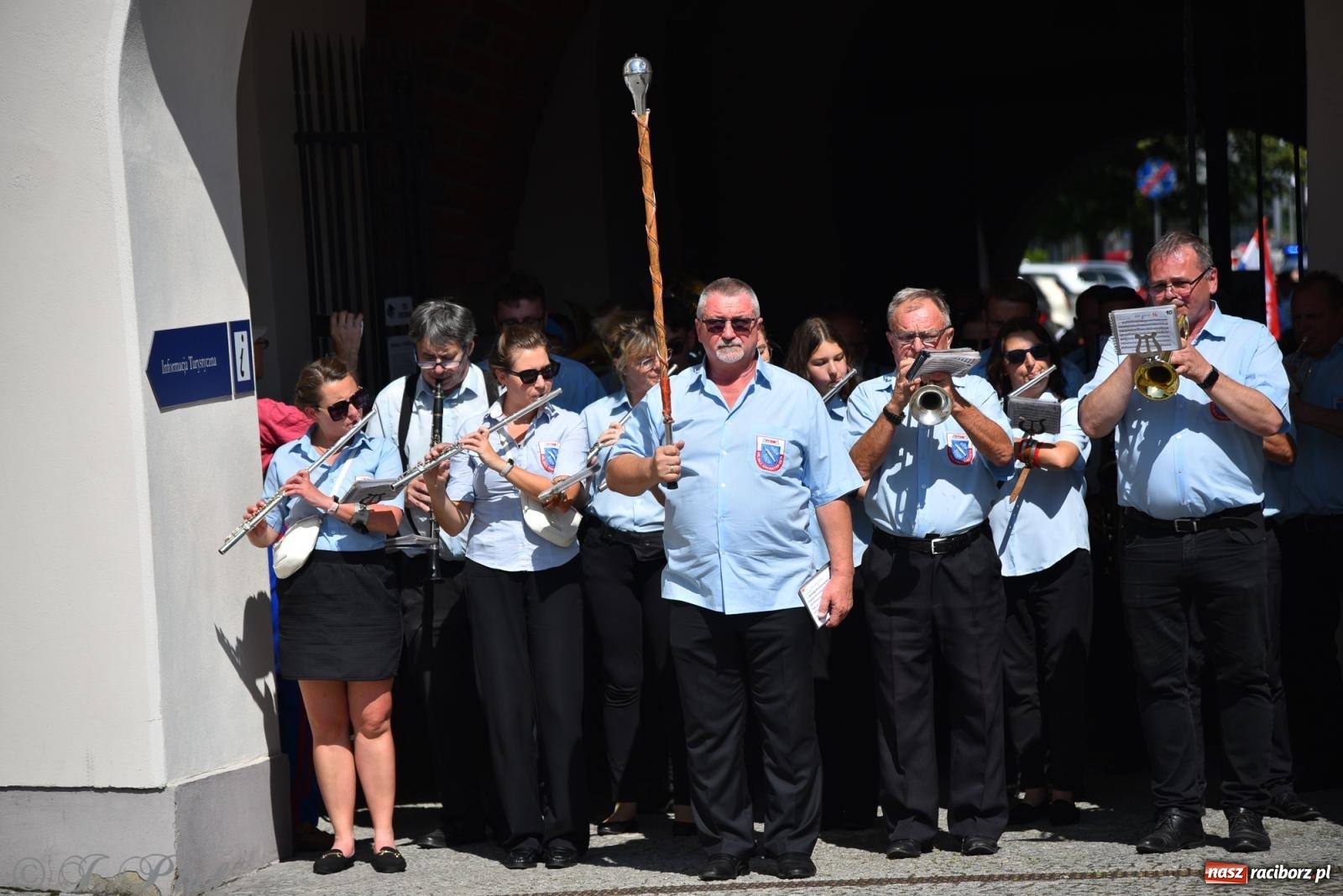 Zdjęcie w galerii na portalu naszraciborz.pl: Śląska mozaika na zamku. Korowód i barwy kultur na dziedzińcu Piastów wiadomości z regionu