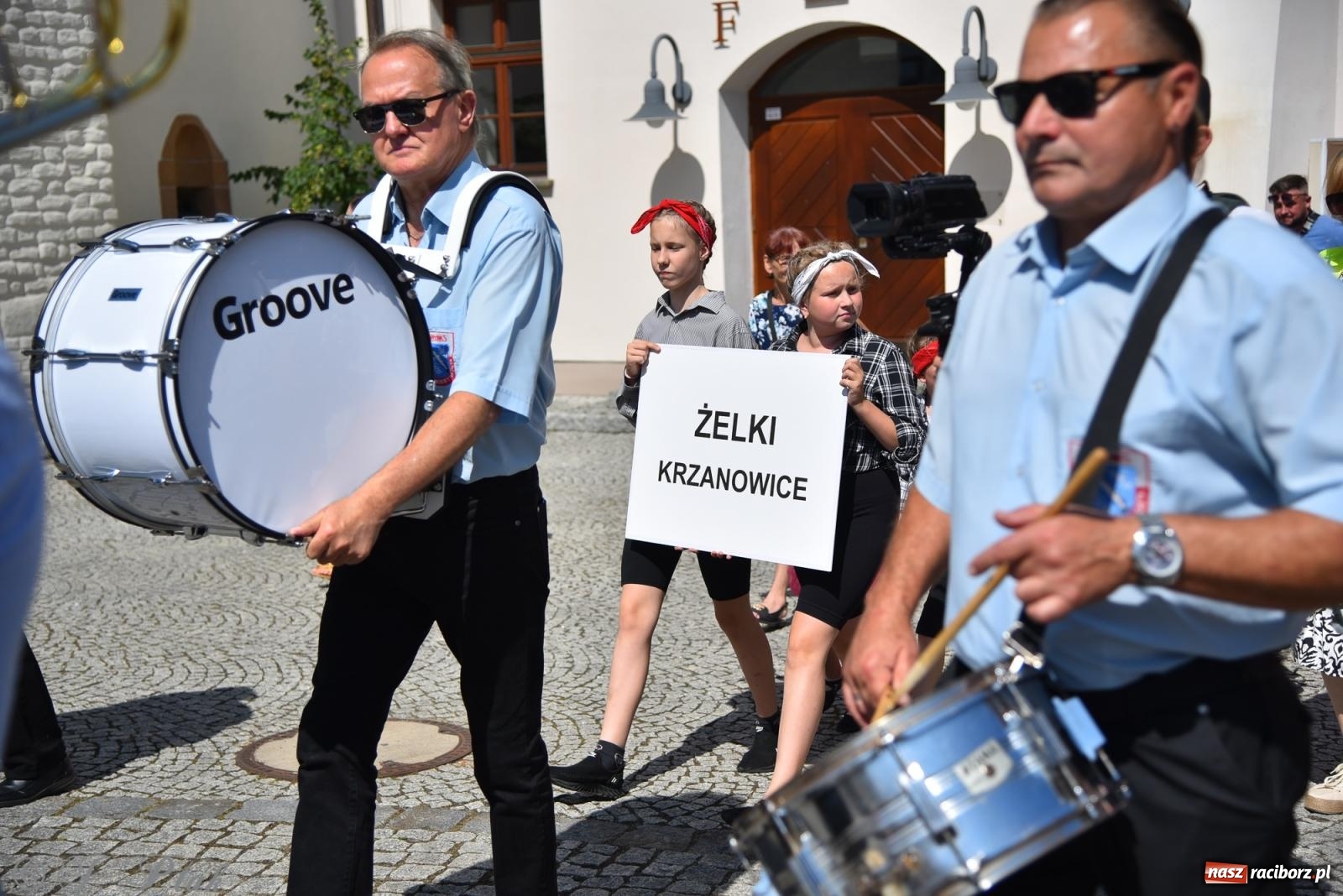 Zdjęcie w galerii na portalu naszraciborz.pl: Śląska mozaika na zamku. Korowód i barwy kultur na dziedzińcu Piastów wiadomości z regionu