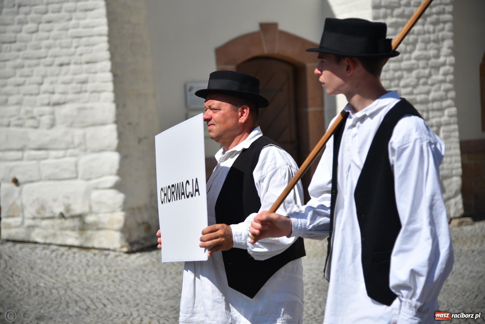 Zdjęcie w galerii na portalu naszraciborz.pl: Śląska mozaika na zamku. Korowód i barwy kultur na dziedzińcu Piastów wiadomości z regionu