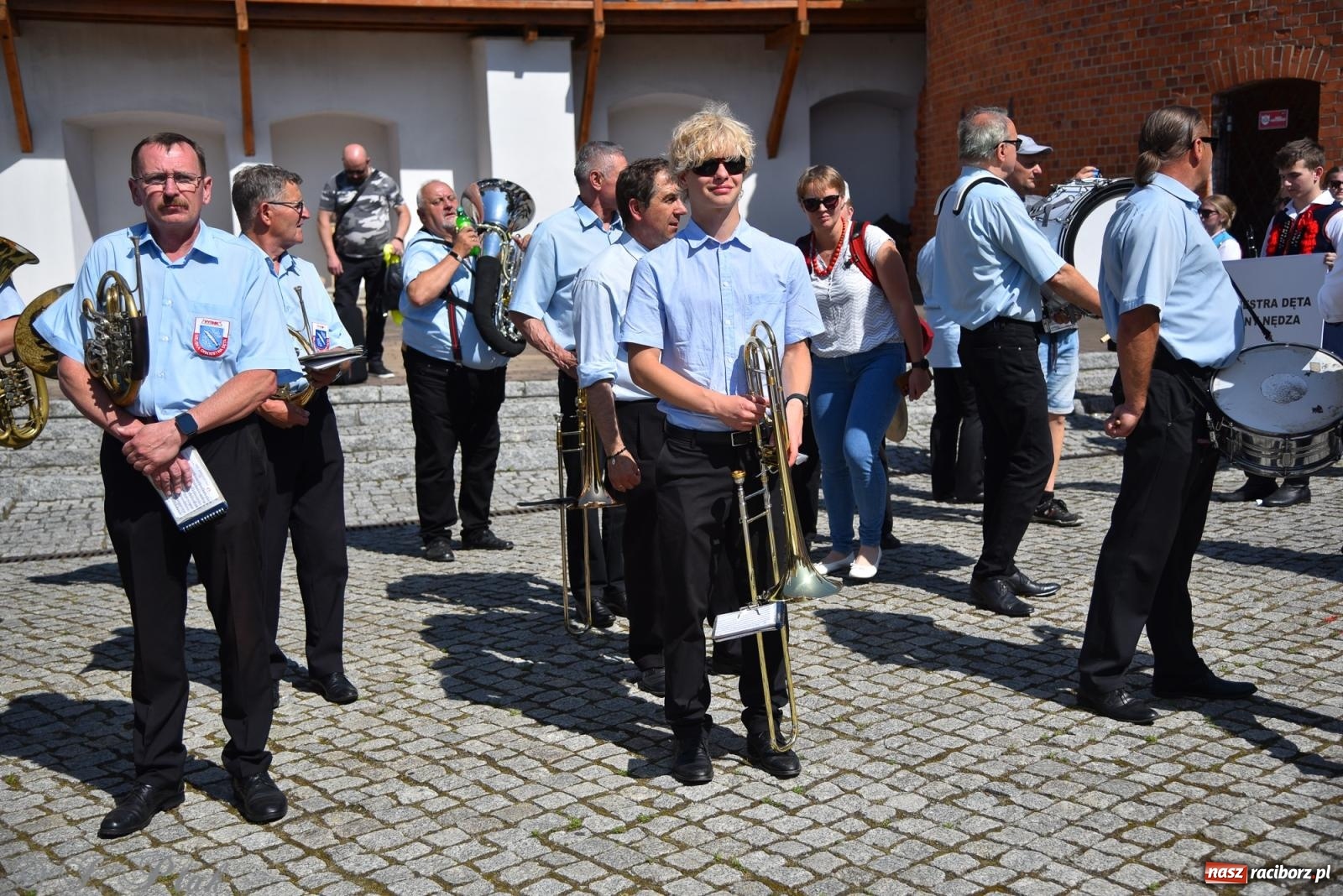 Zdjęcie w galerii na portalu naszraciborz.pl: Śląska mozaika na zamku. Korowód i barwy kultur na dziedzińcu Piastów wiadomości z regionu