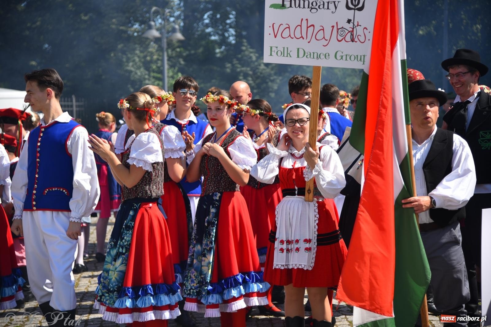 Zdjęcie w galerii na portalu naszraciborz.pl: Śląska mozaika na zamku. Korowód i barwy kultur na dziedzińcu Piastów wiadomości z regionu