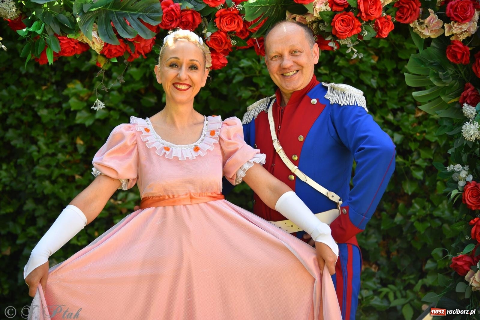 Zdjęcie w galerii na portalu naszraciborz.pl: Śląska mozaika na zamku. Korowód i barwy kultur na dziedzińcu Piastów wiadomości z regionu