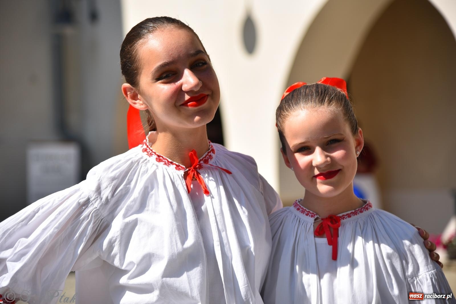 Zdjęcie w galerii na portalu naszraciborz.pl: Śląska mozaika na zamku. Korowód i barwy kultur na dziedzińcu Piastów wiadomości z regionu