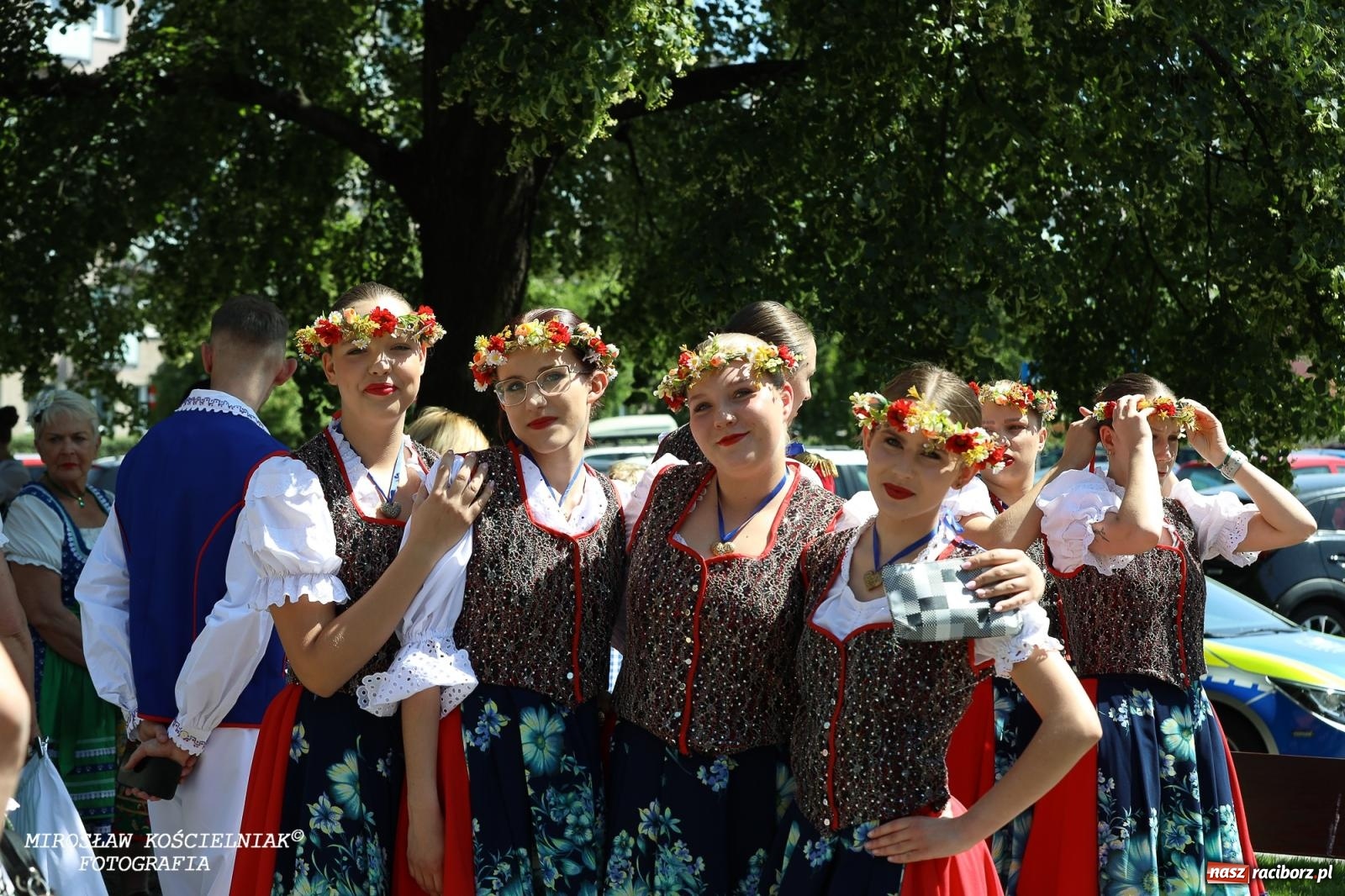 Zdjęcie w galerii na portalu naszraciborz.pl: Śląska mozaika na zamku. Korowód i barwy kultur na dziedzińcu Piastów wiadomości z regionu