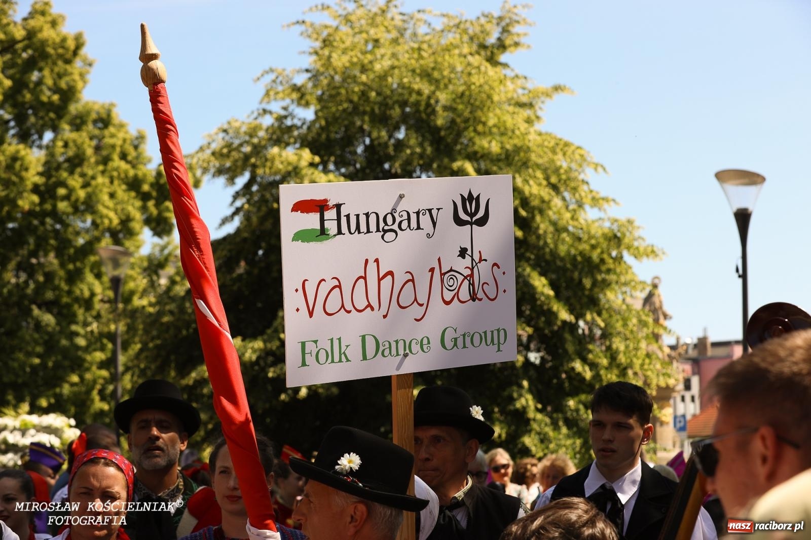 Zdjęcie w galerii na portalu naszraciborz.pl: Śląska mozaika na zamku. Korowód i barwy kultur na dziedzińcu Piastów wiadomości z regionu