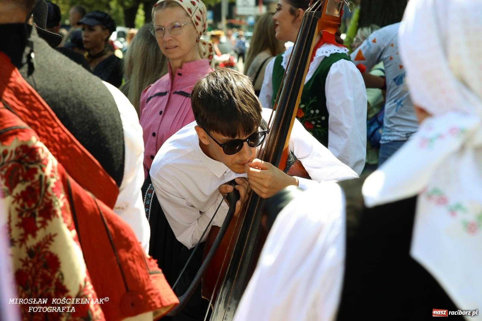 Zdjęcie w galerii na portalu naszraciborz.pl: Śląska mozaika na zamku. Korowód i barwy kultur na dziedzińcu Piastów wiadomości z regionu