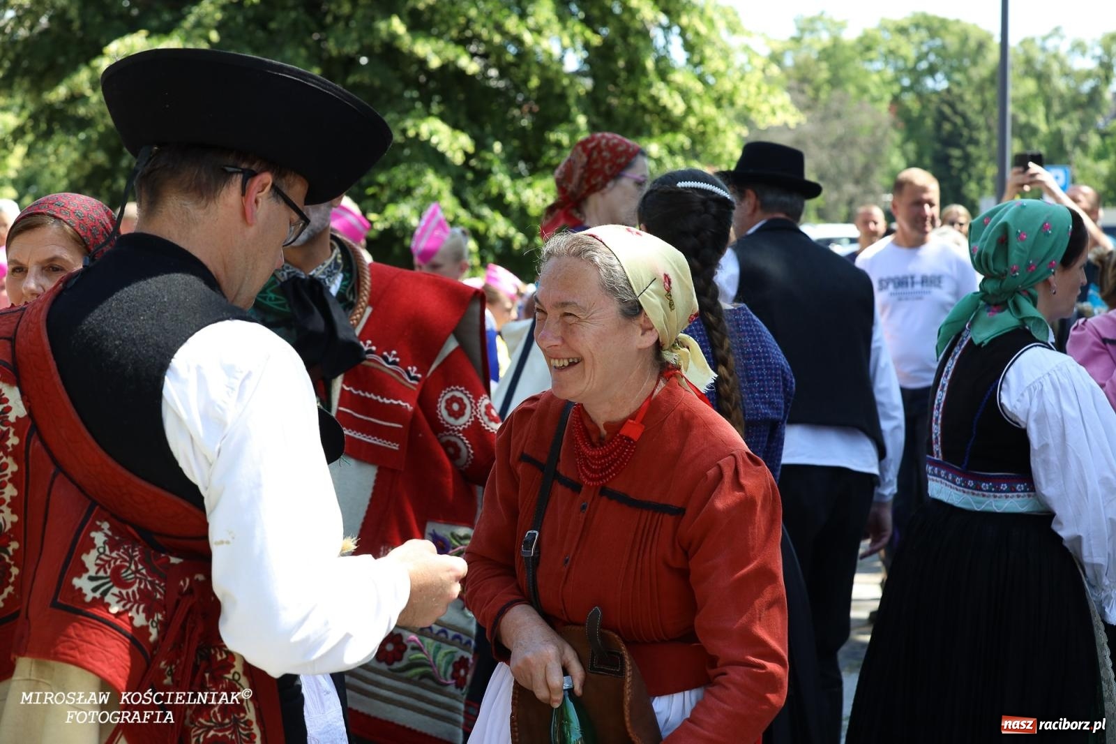 Zdjęcie w galerii na portalu naszraciborz.pl: Śląska mozaika na zamku. Korowód i barwy kultur na dziedzińcu Piastów wiadomości z regionu