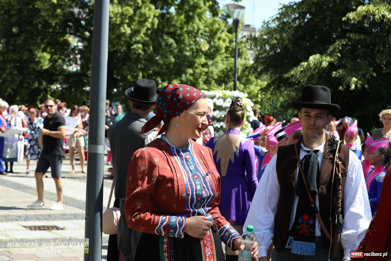 Zdjęcie w galerii na portalu naszraciborz.pl: Śląska mozaika na zamku. Korowód i barwy kultur na dziedzińcu Piastów wiadomości z regionu