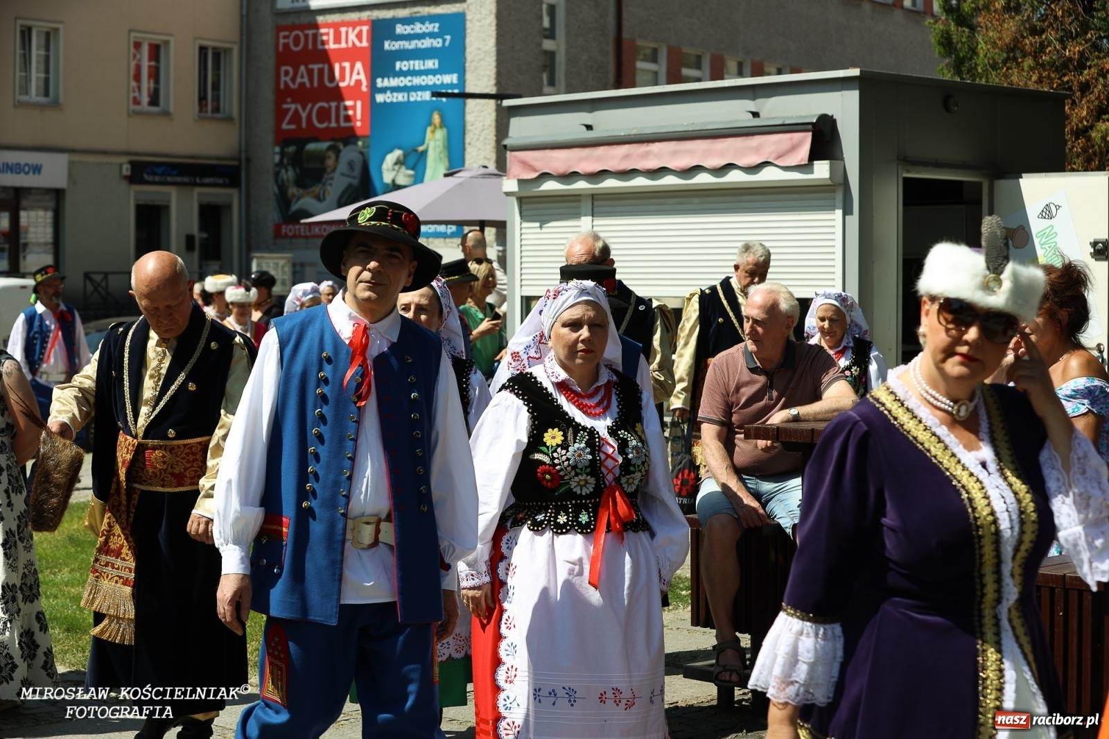 Zdjęcie w galerii na portalu naszraciborz.pl: Śląska mozaika na zamku. Korowód i barwy kultur na dziedzińcu Piastów wiadomości z regionu