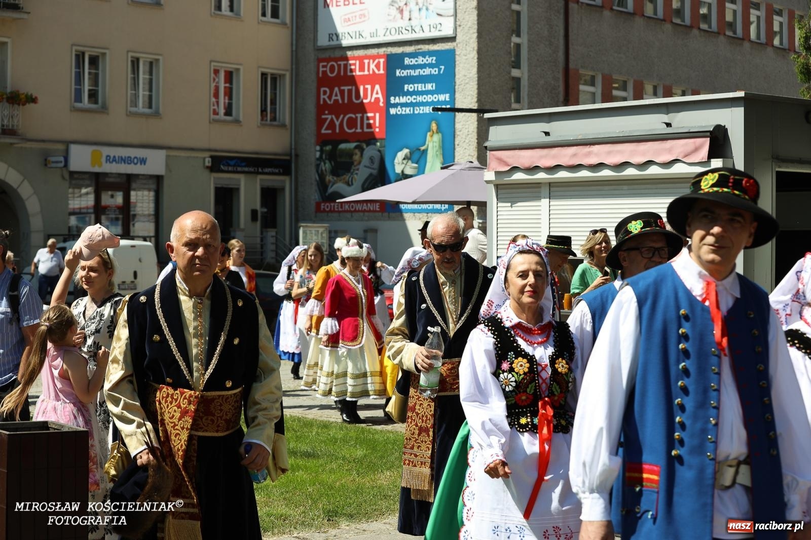 Zdjęcie w galerii na portalu naszraciborz.pl: Śląska mozaika na zamku. Korowód i barwy kultur na dziedzińcu Piastów wiadomości z regionu