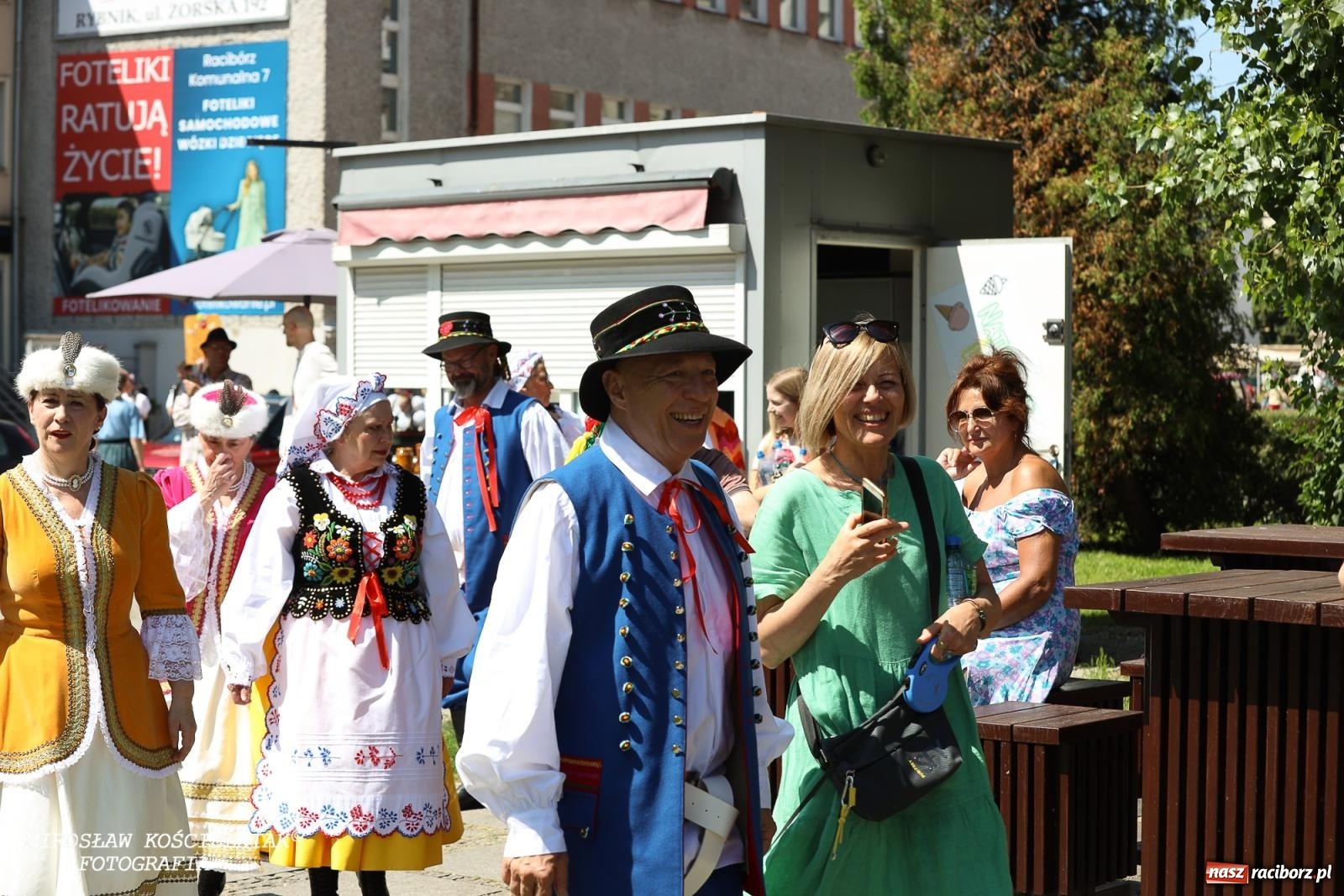 Zdjęcie w galerii na portalu naszraciborz.pl: Śląska mozaika na zamku. Korowód i barwy kultur na dziedzińcu Piastów wiadomości z regionu