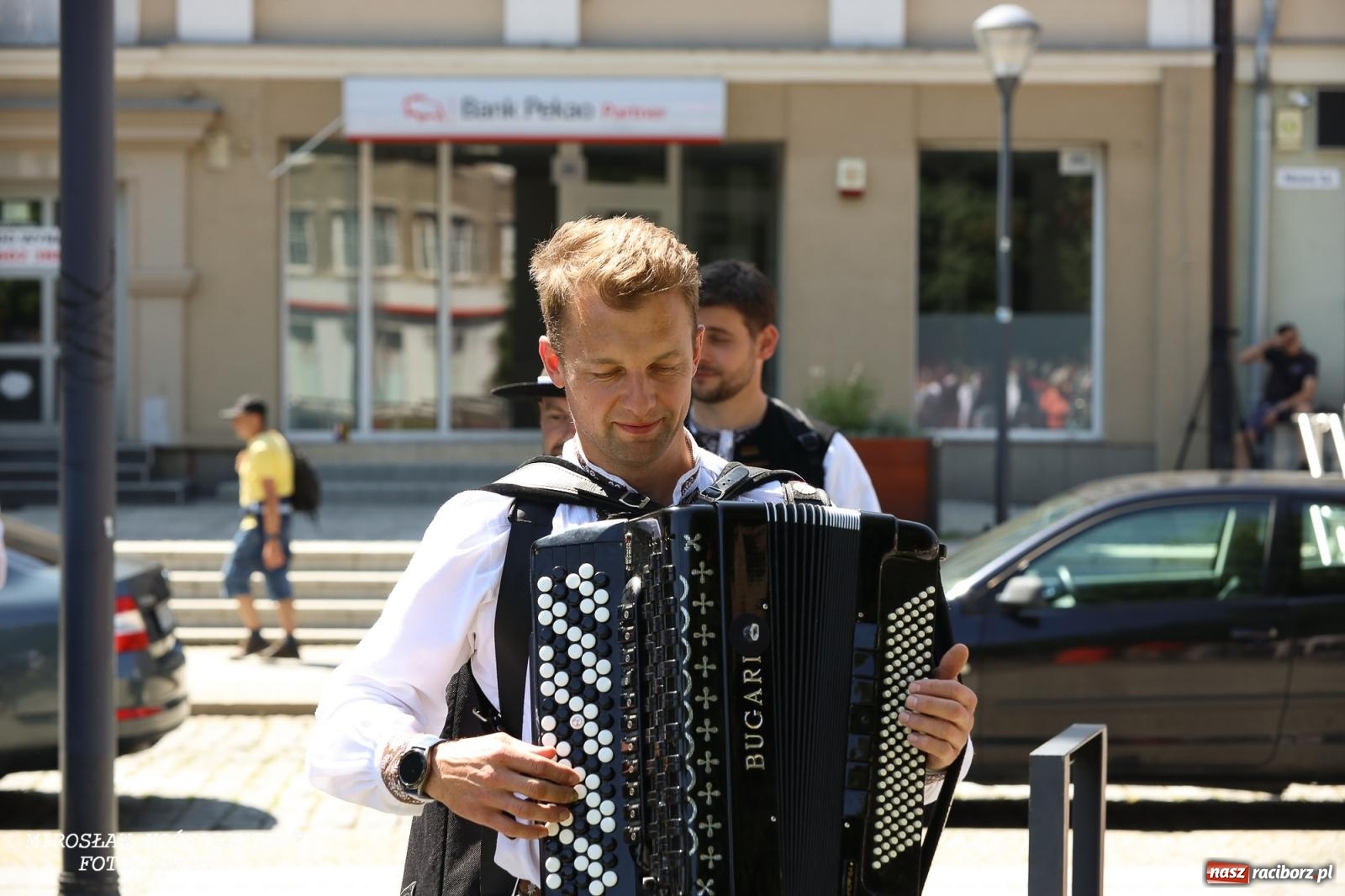 Zdjęcie w galerii na portalu naszraciborz.pl: Śląska mozaika na zamku. Korowód i barwy kultur na dziedzińcu Piastów wiadomości z regionu