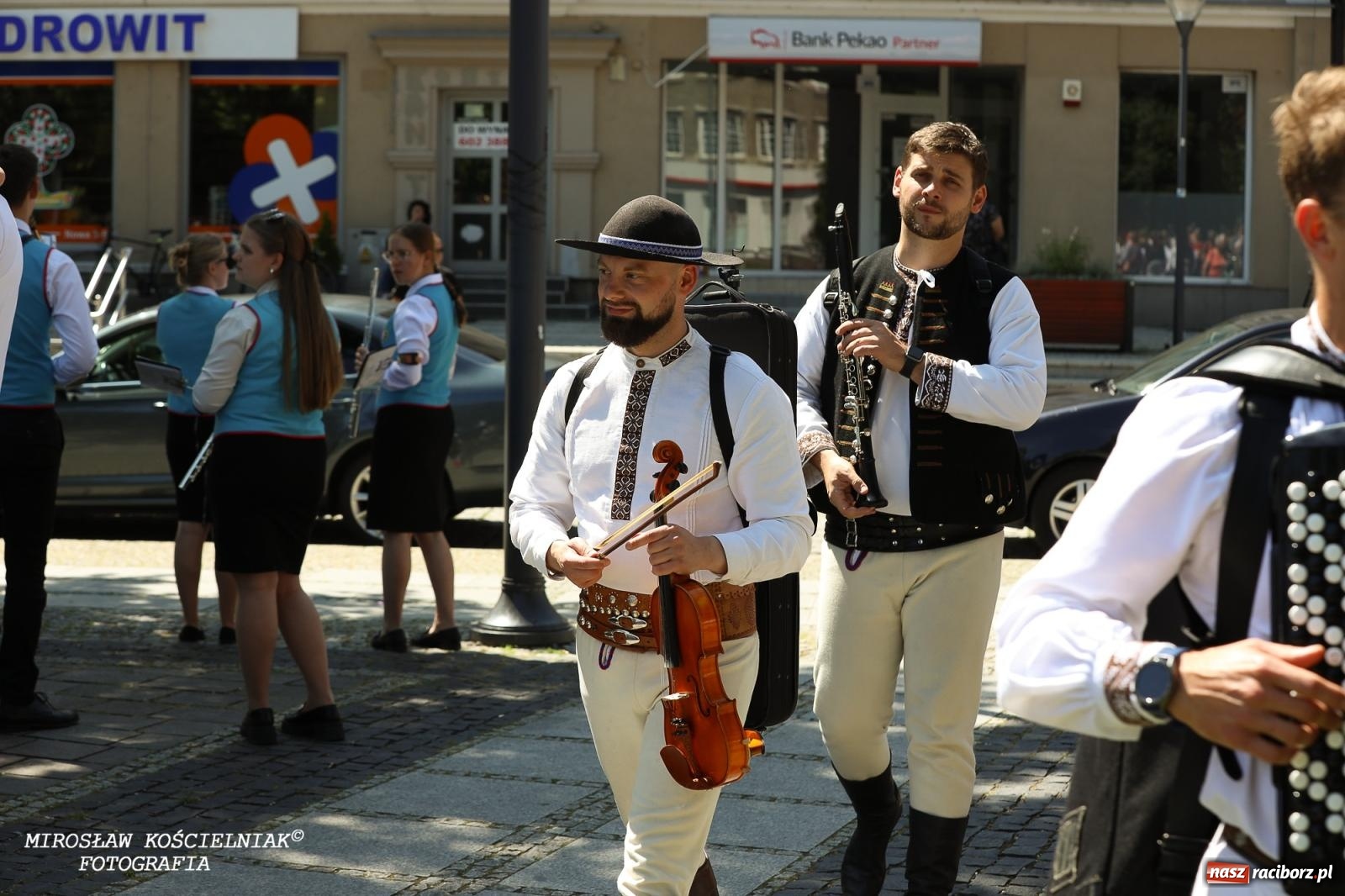 Zdjęcie w galerii na portalu naszraciborz.pl: Śląska mozaika na zamku. Korowód i barwy kultur na dziedzińcu Piastów wiadomości z regionu