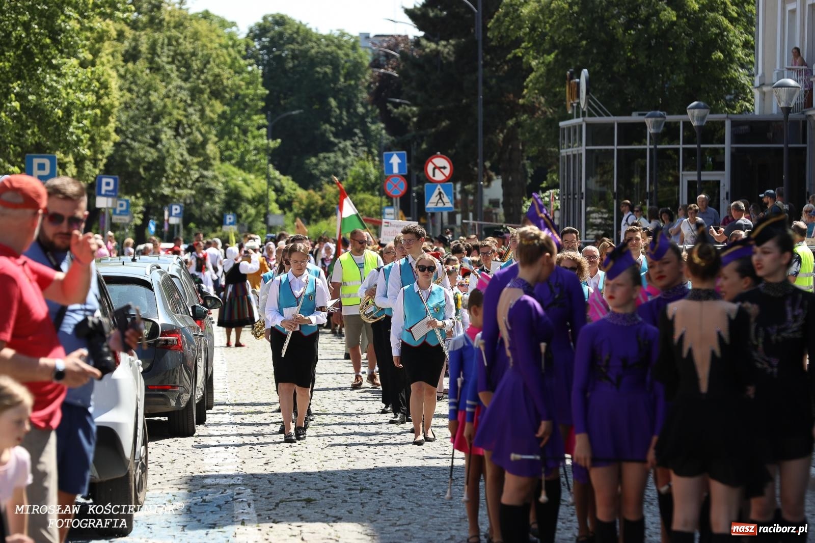 Zdjęcie w galerii na portalu naszraciborz.pl: Śląska mozaika na zamku. Korowód i barwy kultur na dziedzińcu Piastów wiadomości z regionu