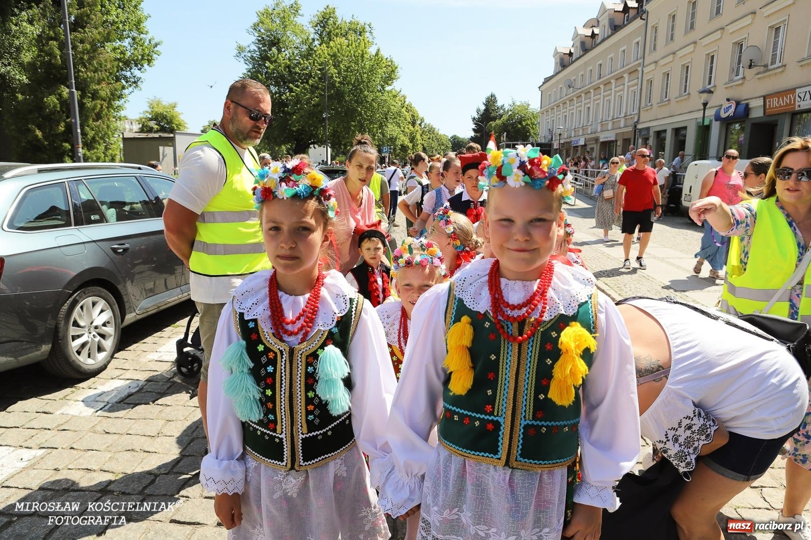 Zdjęcie w galerii na portalu naszraciborz.pl: Śląska mozaika na zamku. Korowód i barwy kultur na dziedzińcu Piastów wiadomości z regionu
