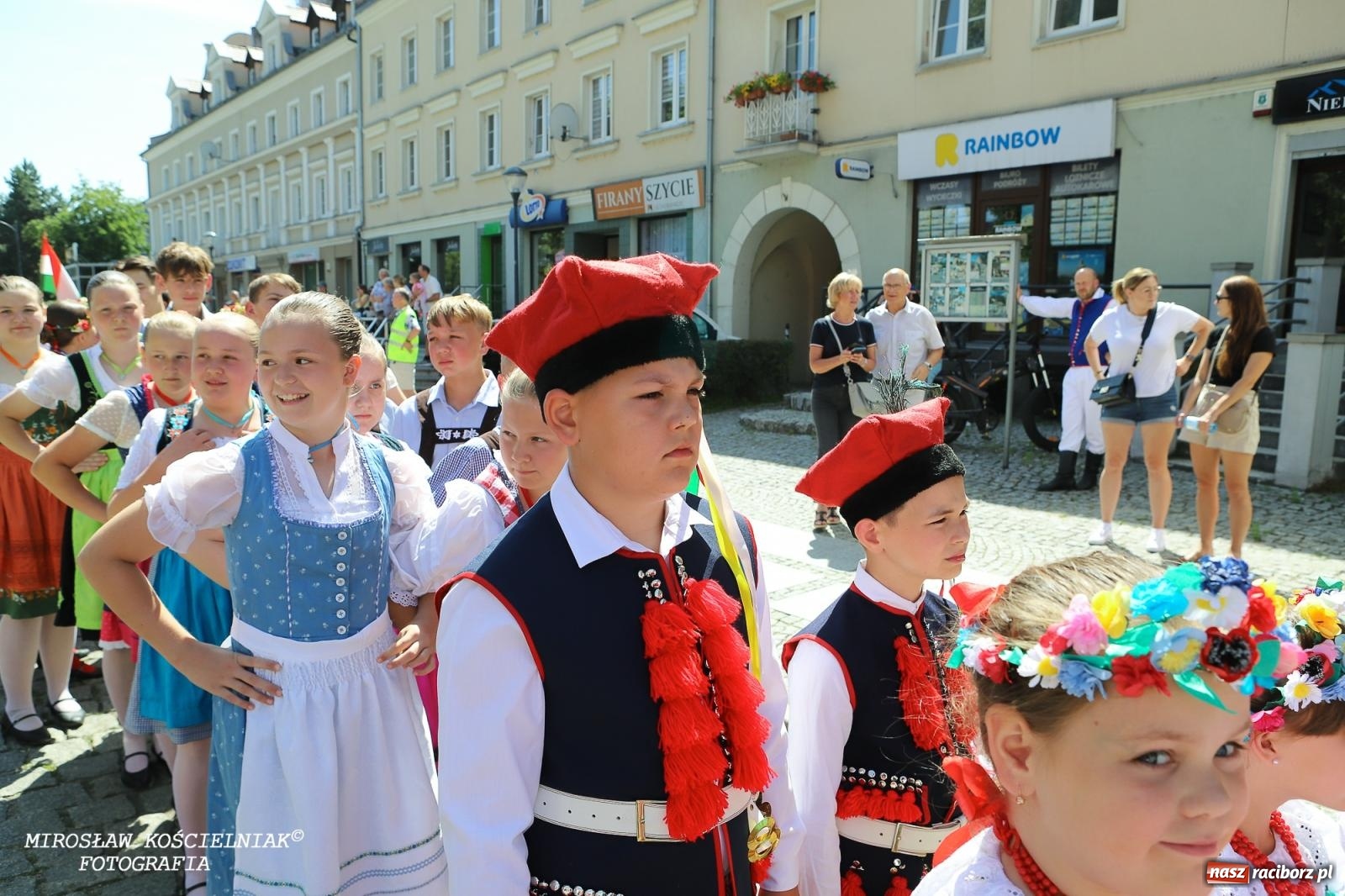 Zdjęcie w galerii na portalu naszraciborz.pl: Śląska mozaika na zamku. Korowód i barwy kultur na dziedzińcu Piastów wiadomości z regionu