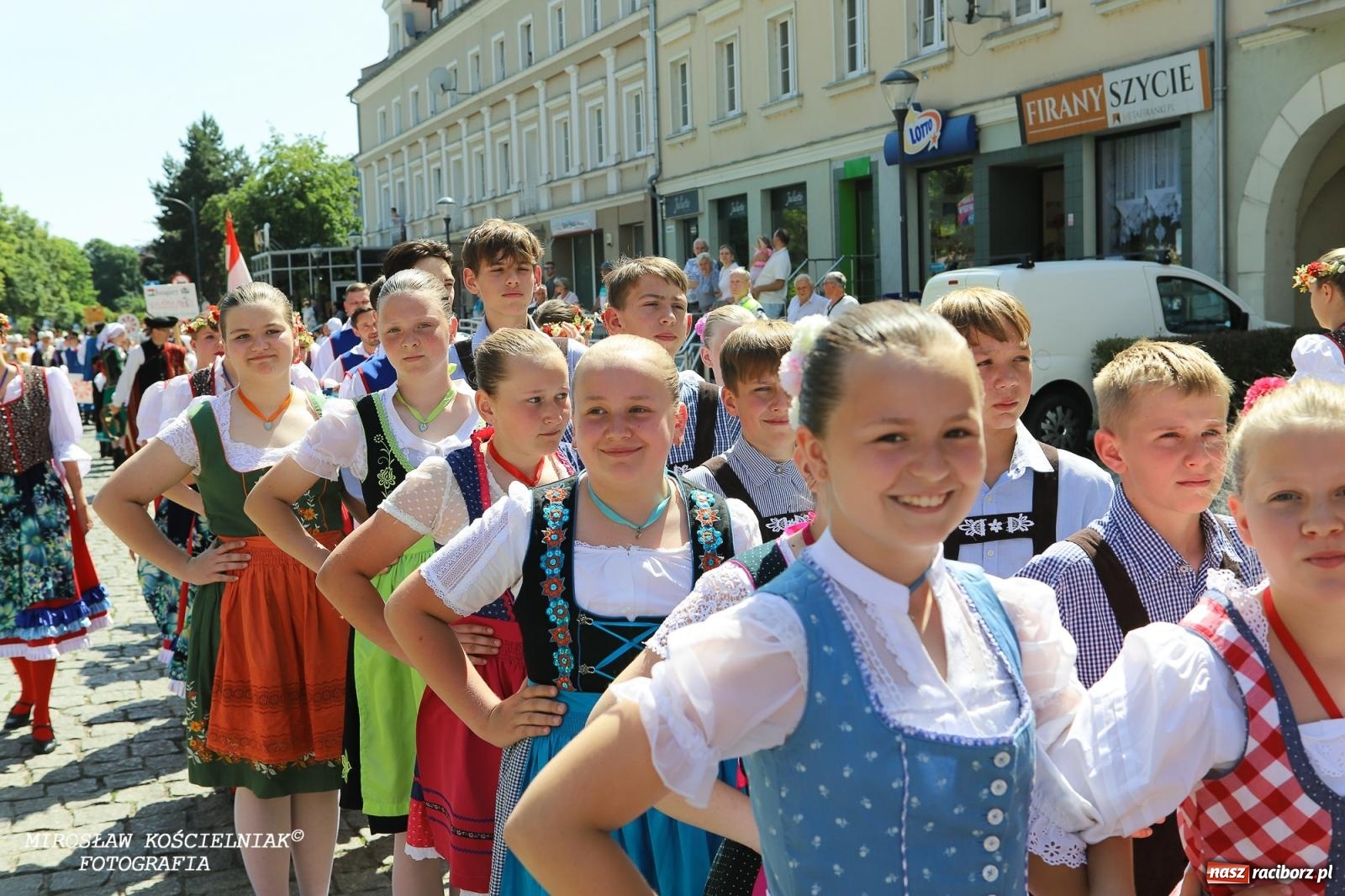 Zdjęcie w galerii na portalu naszraciborz.pl: Śląska mozaika na zamku. Korowód i barwy kultur na dziedzińcu Piastów wiadomości z regionu