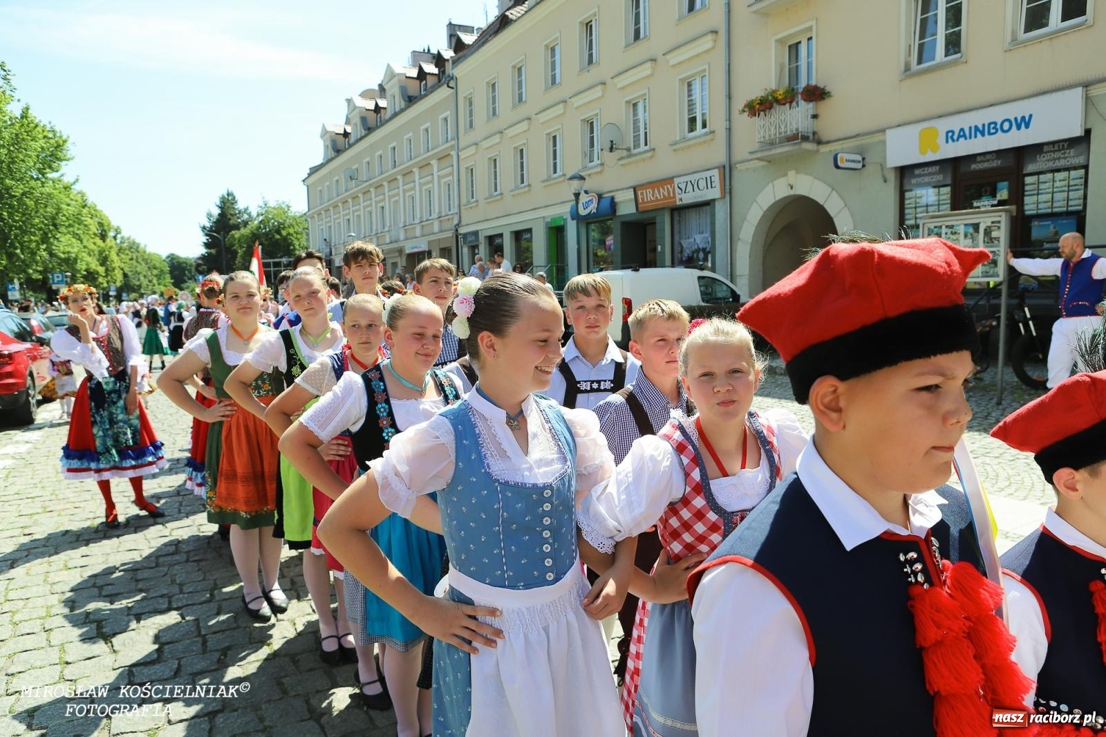 Zdjęcie w galerii na portalu naszraciborz.pl: Śląska mozaika na zamku. Korowód i barwy kultur na dziedzińcu Piastów wiadomości z regionu