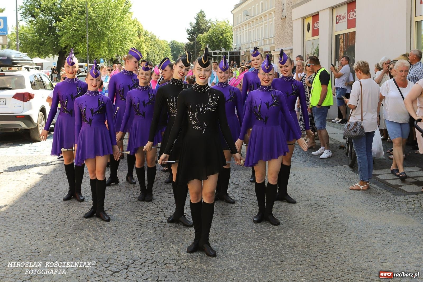 Zdjęcie w galerii na portalu naszraciborz.pl: Śląska mozaika na zamku. Korowód i barwy kultur na dziedzińcu Piastów wiadomości z regionu
