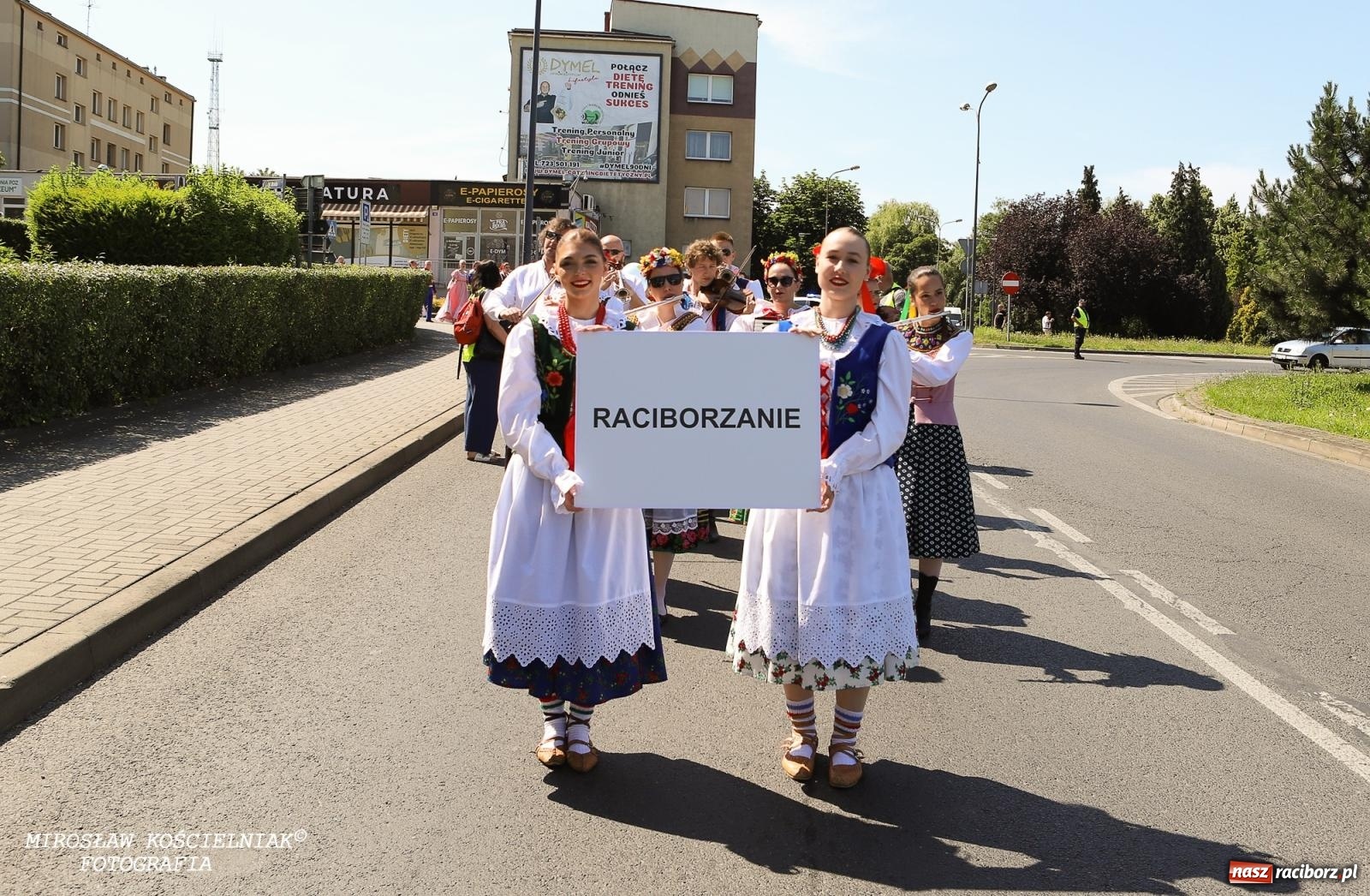 Zdjęcie w galerii na portalu naszraciborz.pl: Śląska mozaika na zamku. Korowód i barwy kultur na dziedzińcu Piastów wiadomości z regionu
