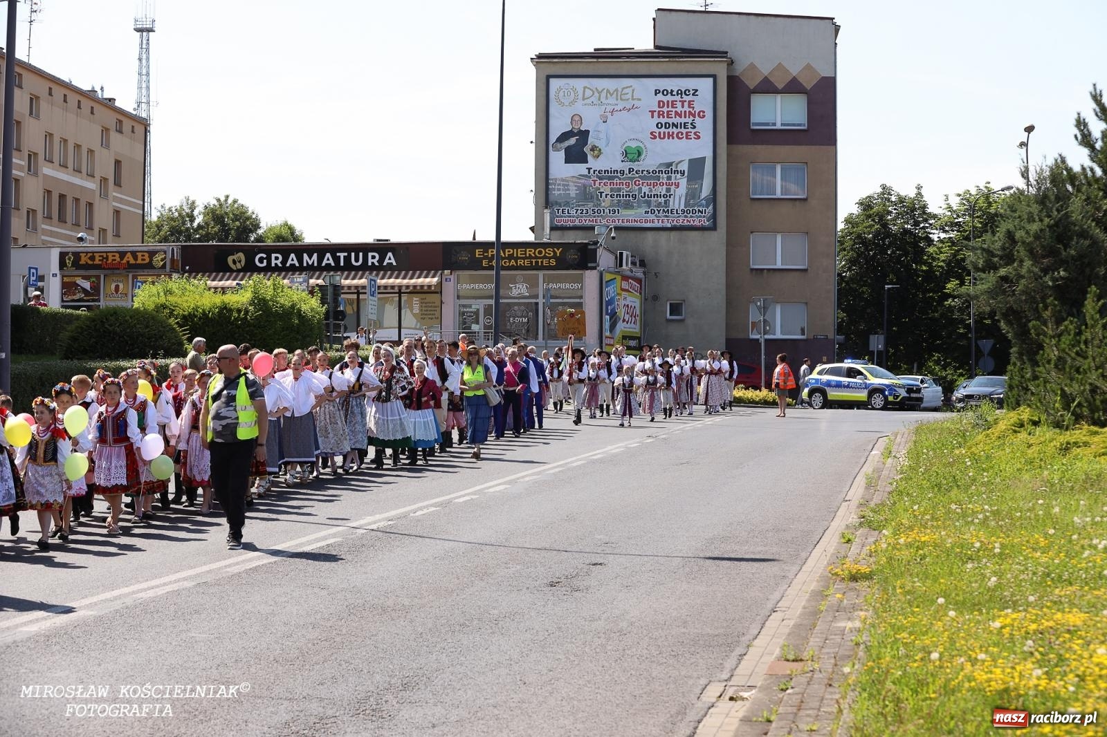 Zdjęcie w galerii na portalu naszraciborz.pl: Śląska mozaika na zamku. Korowód i barwy kultur na dziedzińcu Piastów wiadomości z regionu