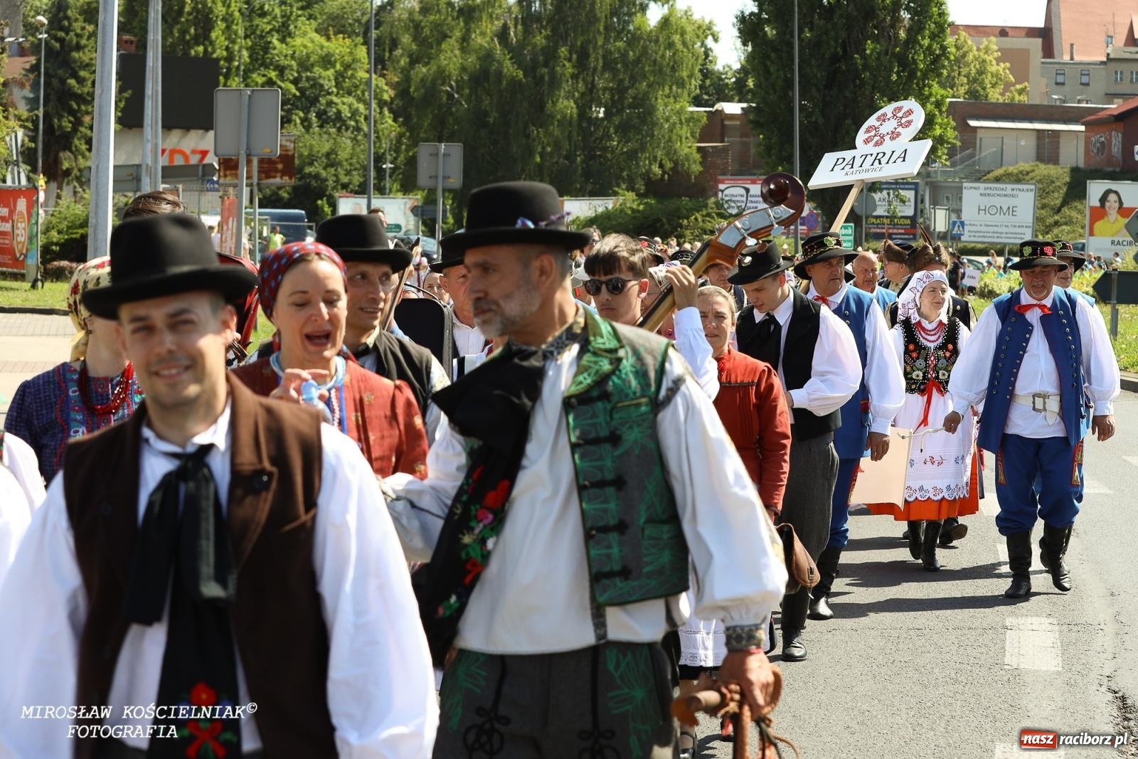 Zdjęcie w galerii na portalu naszraciborz.pl: Śląska mozaika na zamku. Korowód i barwy kultur na dziedzińcu Piastów wiadomości z regionu