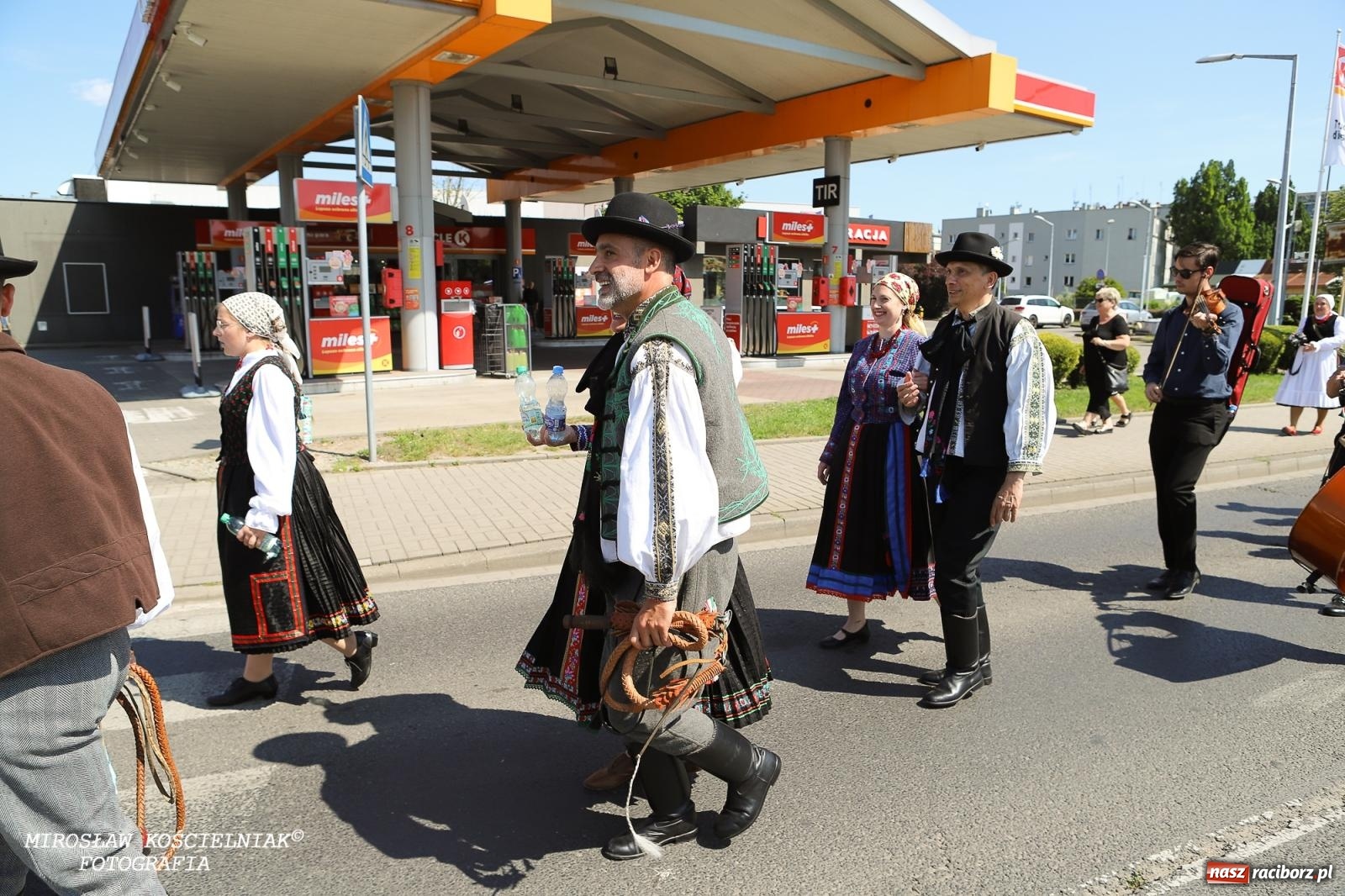 Zdjęcie w galerii na portalu naszraciborz.pl: Śląska mozaika na zamku. Korowód i barwy kultur na dziedzińcu Piastów wiadomości z regionu