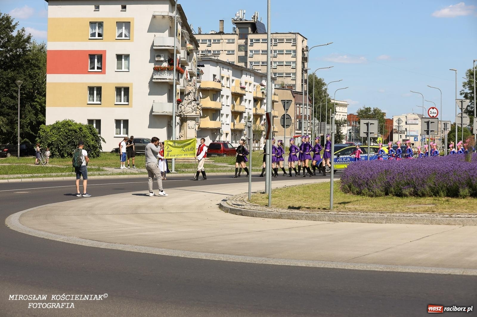 Zdjęcie w galerii na portalu naszraciborz.pl: Śląska mozaika na zamku. Korowód i barwy kultur na dziedzińcu Piastów wiadomości z regionu