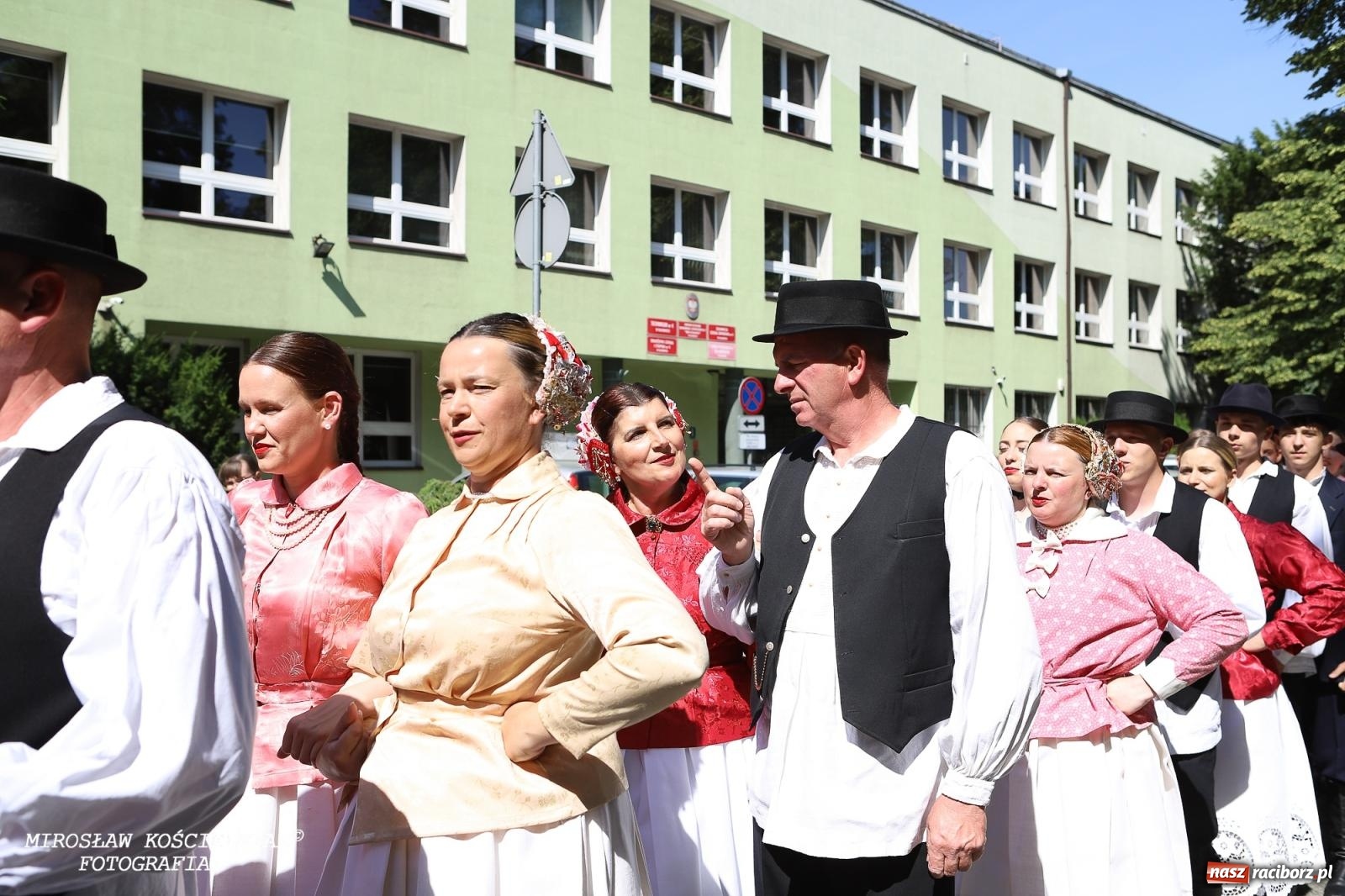 Zdjęcie w galerii na portalu naszraciborz.pl: Śląska mozaika na zamku. Korowód i barwy kultur na dziedzińcu Piastów wiadomości z regionu