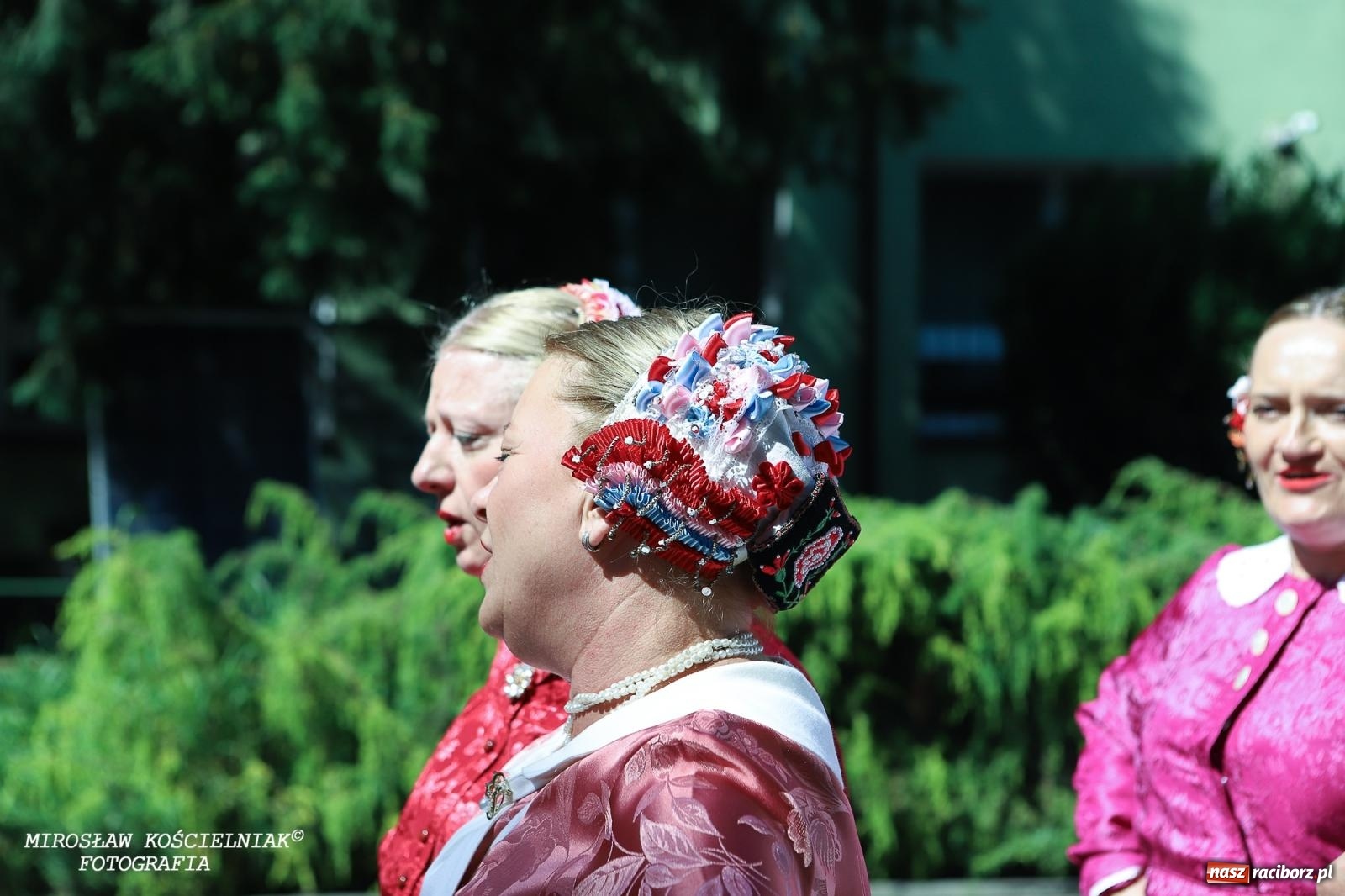 Zdjęcie w galerii na portalu naszraciborz.pl: Śląska mozaika na zamku. Korowód i barwy kultur na dziedzińcu Piastów wiadomości z regionu