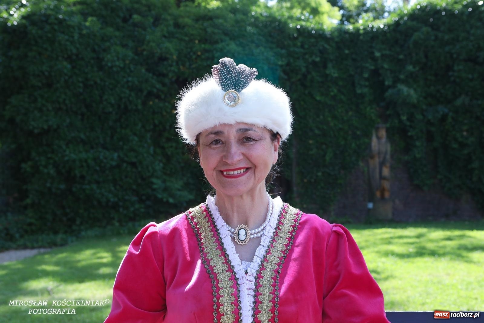 Zdjęcie w galerii na portalu naszraciborz.pl: Śląska mozaika na zamku. Korowód i barwy kultur na dziedzińcu Piastów wiadomości z regionu