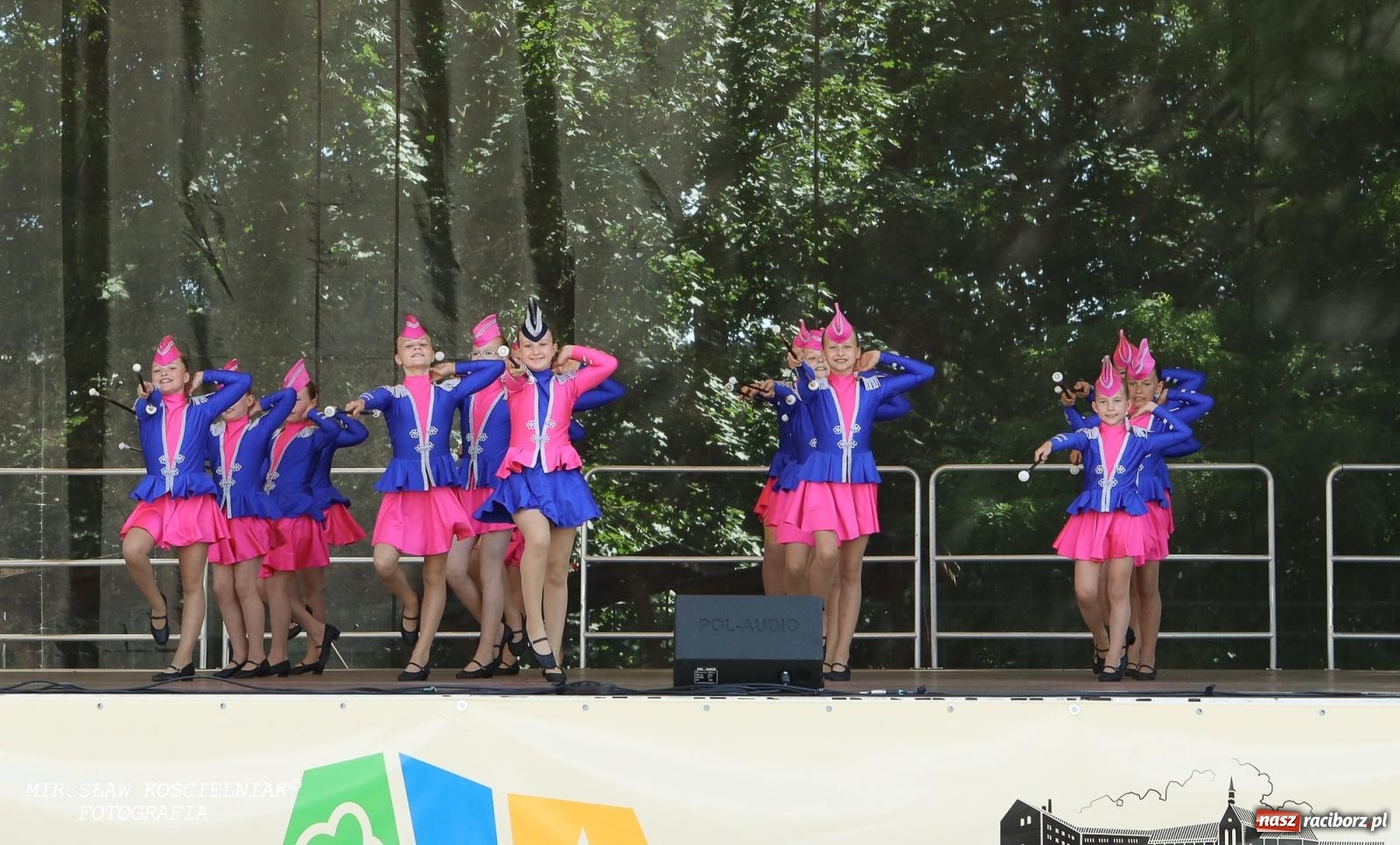 Zdjęcie w galerii na portalu naszraciborz.pl: Śląska mozaika na zamku. Korowód i barwy kultur na dziedzińcu Piastów wiadomości z regionu