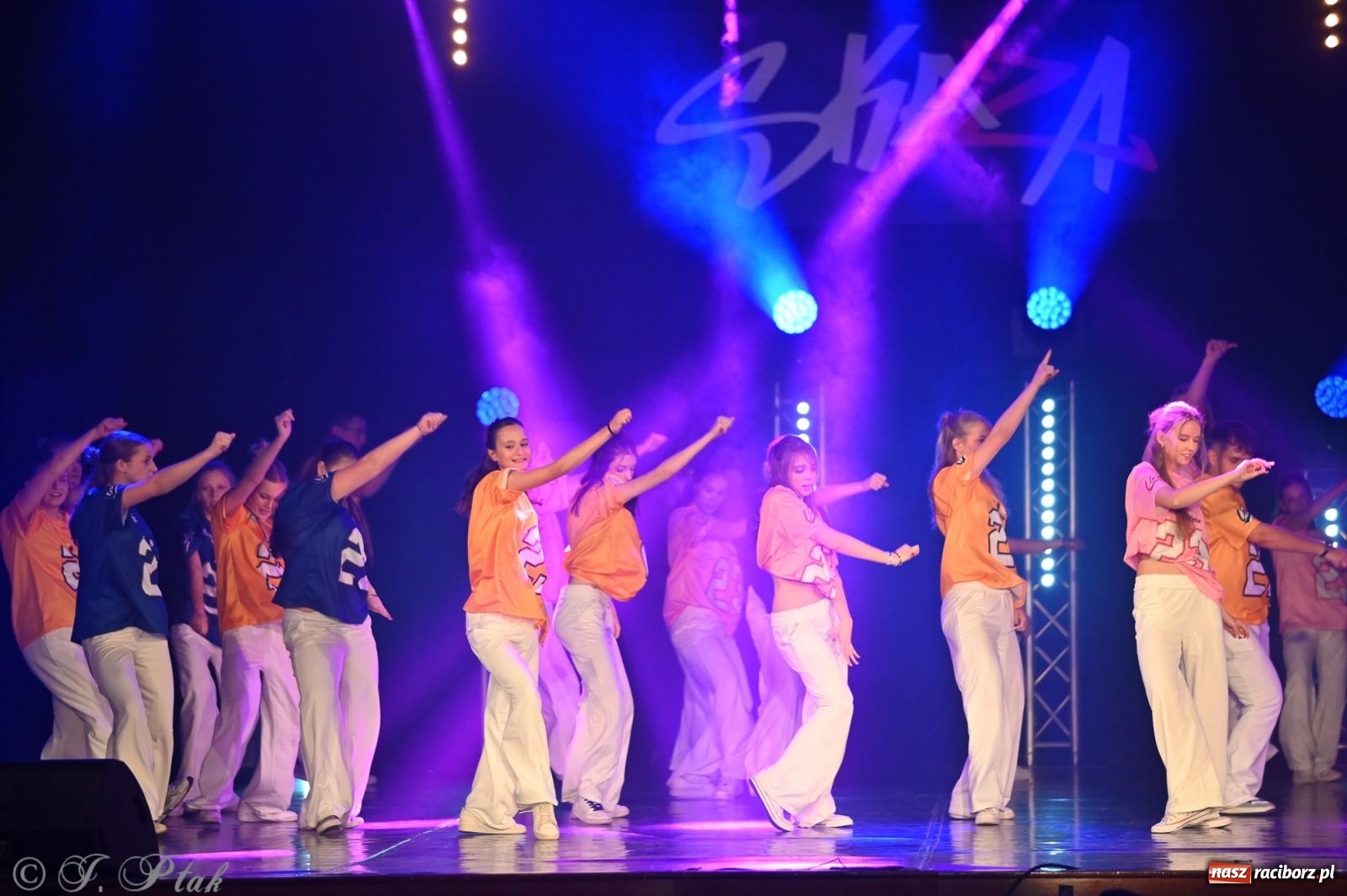 Zdjęcie w galerii na portalu naszraciborz.pl: Oscarowy blask na scenie RCK. Gala SKAZY oczarowała publiczność wiadomości z regionu