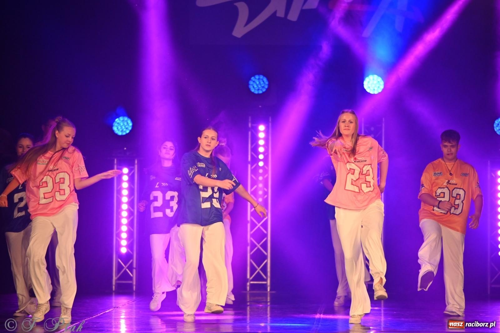 Zdjęcie w galerii na portalu naszraciborz.pl: Oscarowy blask na scenie RCK. Gala SKAZY oczarowała publiczność wiadomości z regionu