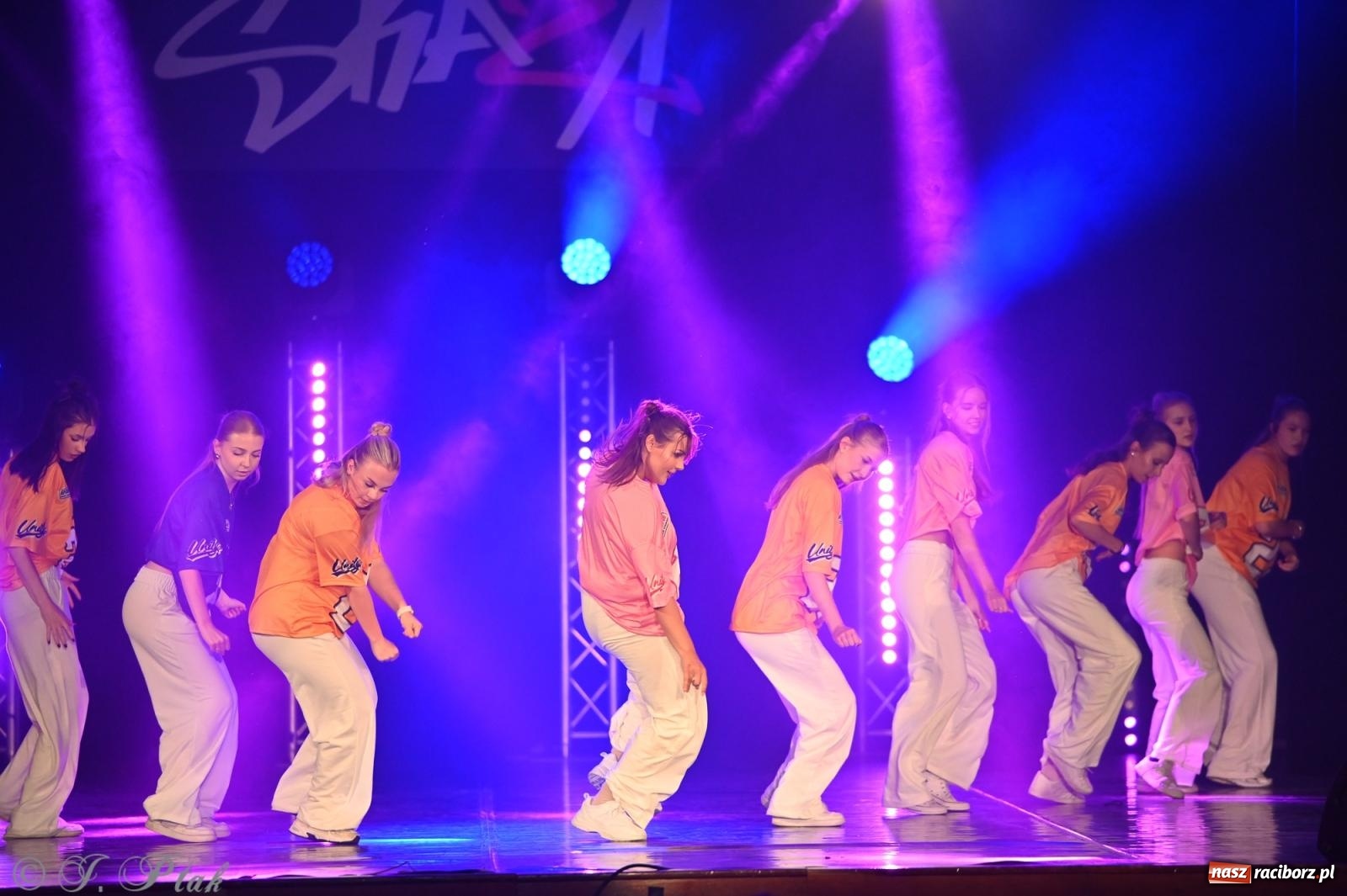 Zdjęcie w galerii na portalu naszraciborz.pl: Oscarowy blask na scenie RCK. Gala SKAZY oczarowała publiczność wiadomości z regionu