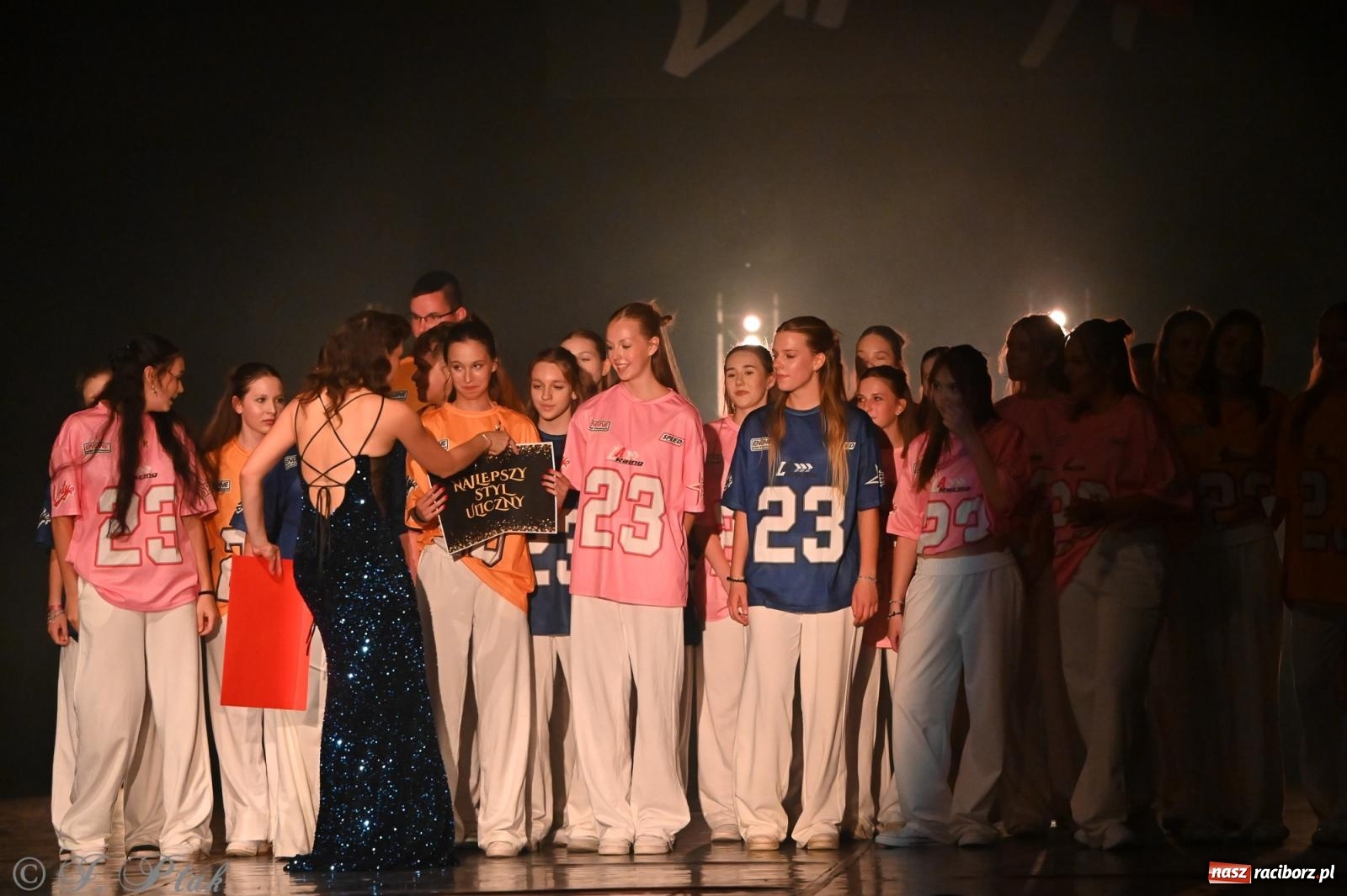 Zdjęcie w galerii na portalu naszraciborz.pl: Oscarowy blask na scenie RCK. Gala SKAZY oczarowała publiczność wiadomości z regionu