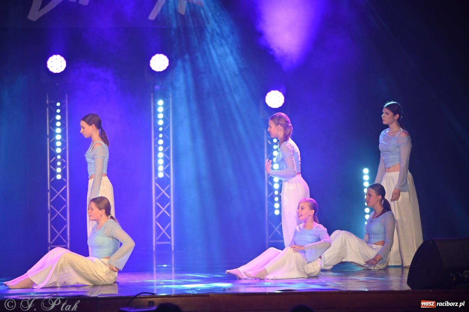 Zdjęcie w galerii na portalu naszraciborz.pl: Oscarowy blask na scenie RCK. Gala SKAZY oczarowała publiczność wiadomości z regionu