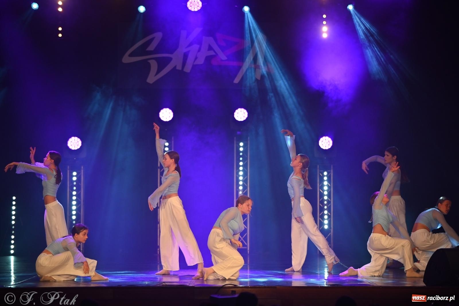 Zdjęcie w galerii na portalu naszraciborz.pl: Oscarowy blask na scenie RCK. Gala SKAZY oczarowała publiczność wiadomości z regionu