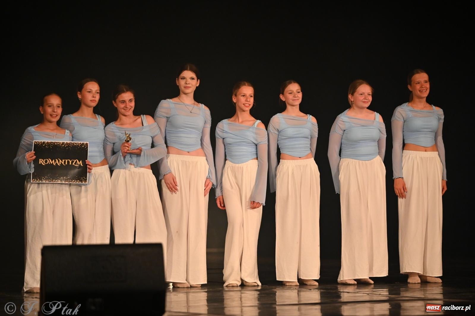 Zdjęcie w galerii na portalu naszraciborz.pl: Oscarowy blask na scenie RCK. Gala SKAZY oczarowała publiczność wiadomości z regionu