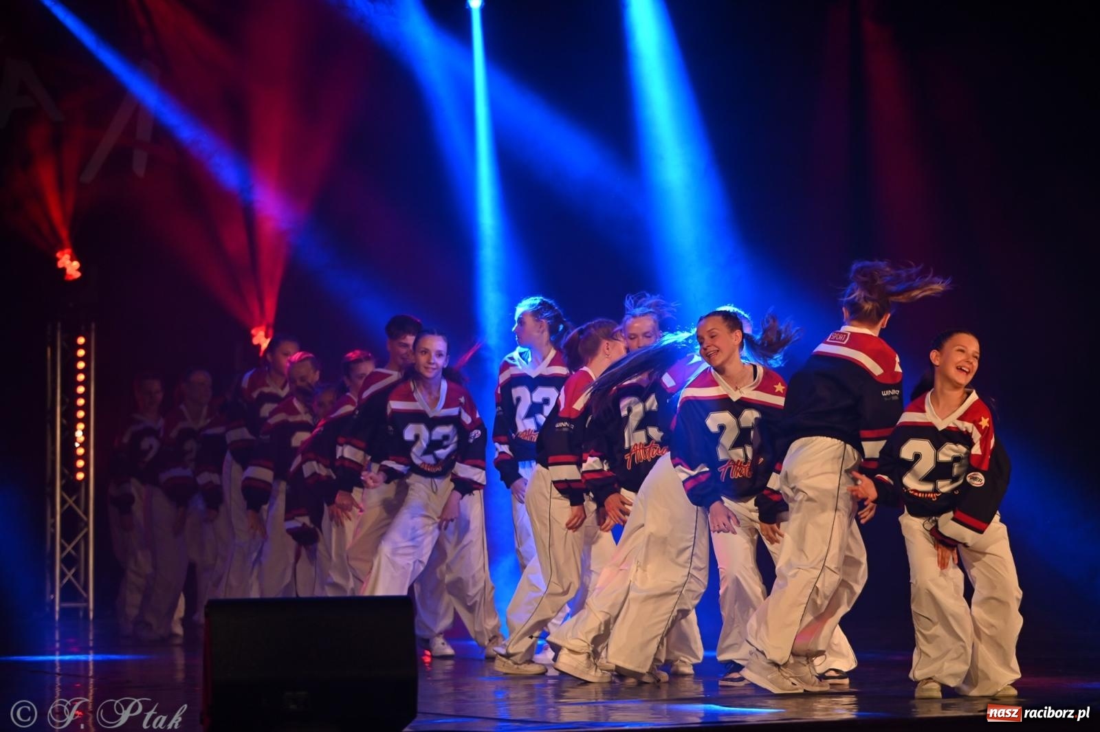 Zdjęcie w galerii na portalu naszraciborz.pl: Oscarowy blask na scenie RCK. Gala SKAZY oczarowała publiczność wiadomości z regionu