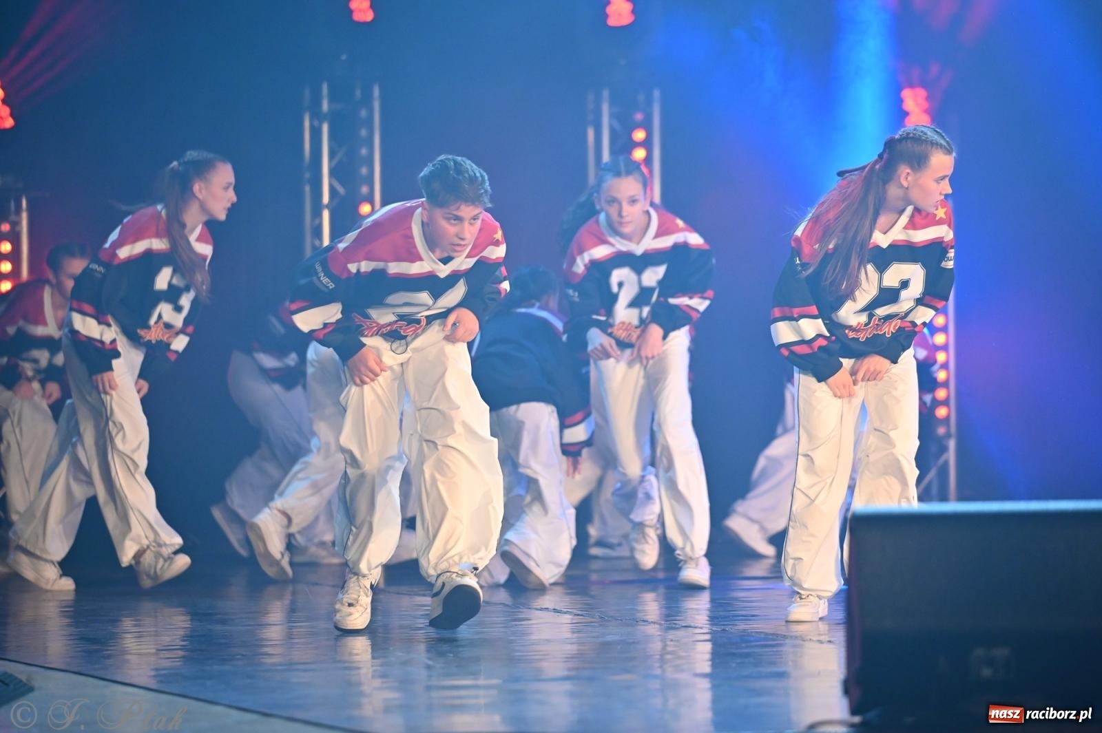 Zdjęcie w galerii na portalu naszraciborz.pl: Oscarowy blask na scenie RCK. Gala SKAZY oczarowała publiczność wiadomości z regionu