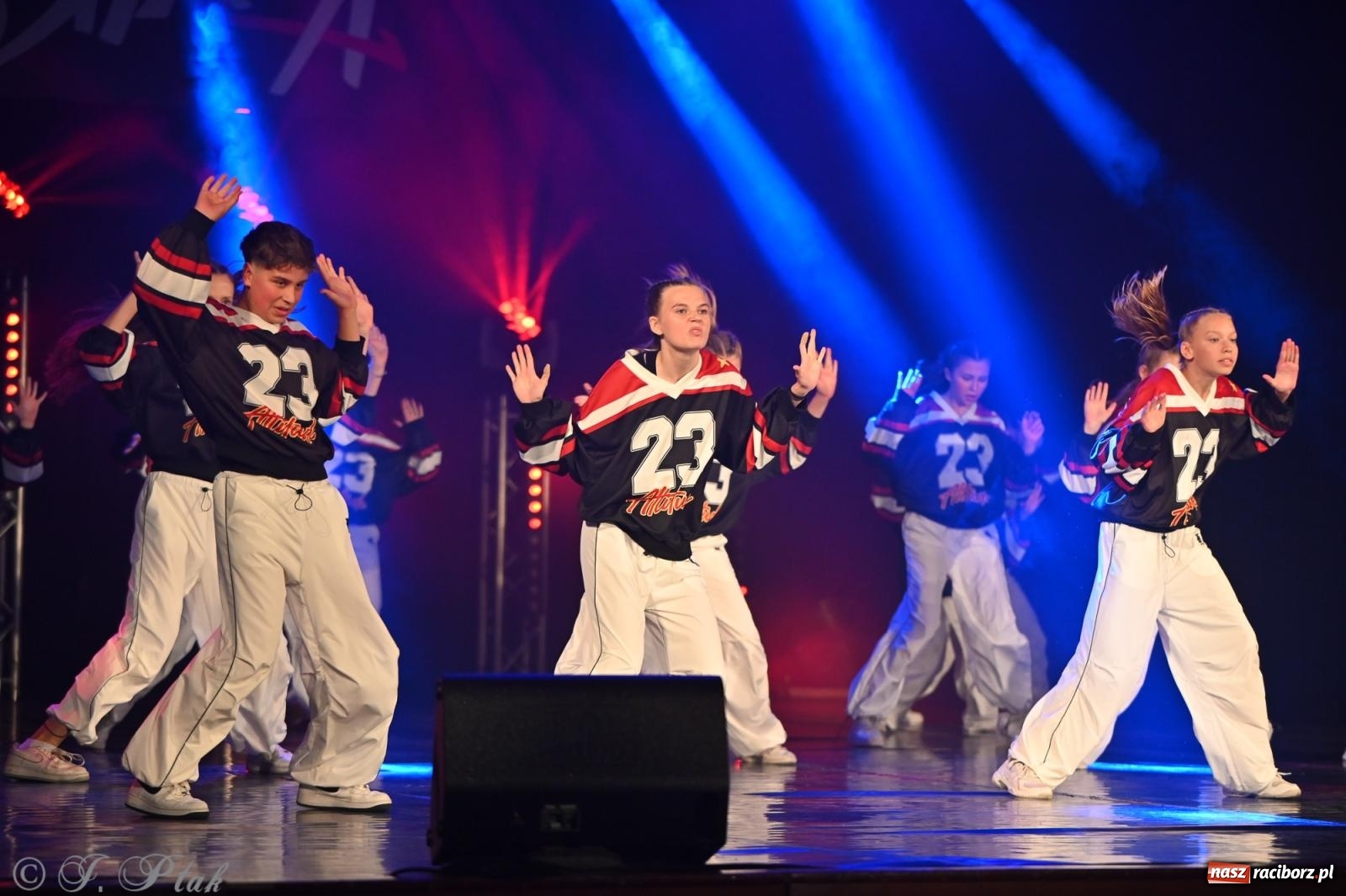 Zdjęcie w galerii na portalu naszraciborz.pl: Oscarowy blask na scenie RCK. Gala SKAZY oczarowała publiczność wiadomości z regionu