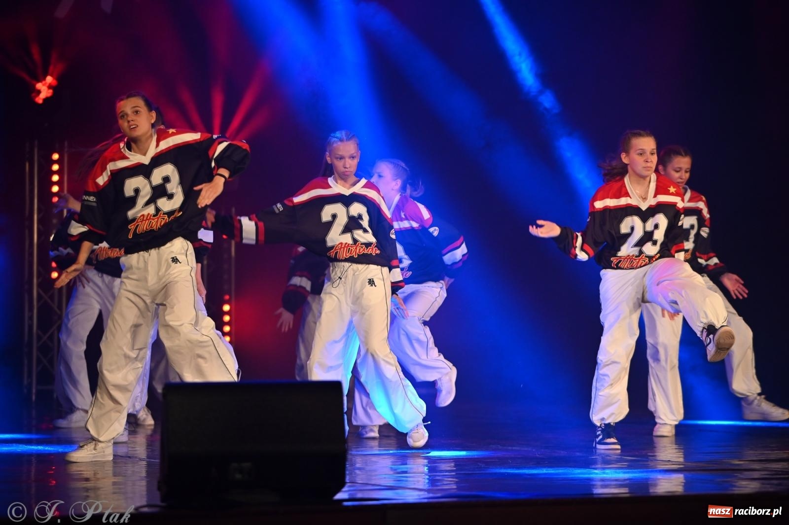 Zdjęcie w galerii na portalu naszraciborz.pl: Oscarowy blask na scenie RCK. Gala SKAZY oczarowała publiczność wiadomości z regionu