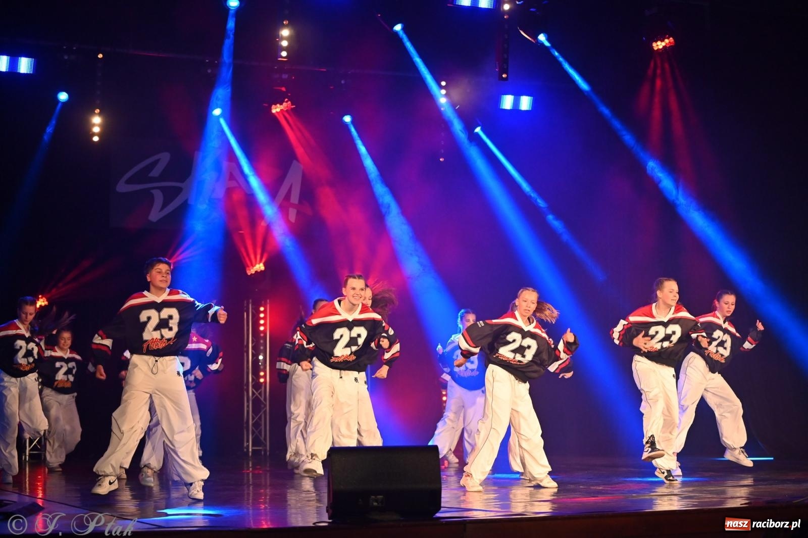 Zdjęcie w galerii na portalu naszraciborz.pl: Oscarowy blask na scenie RCK. Gala SKAZY oczarowała publiczność wiadomości z regionu